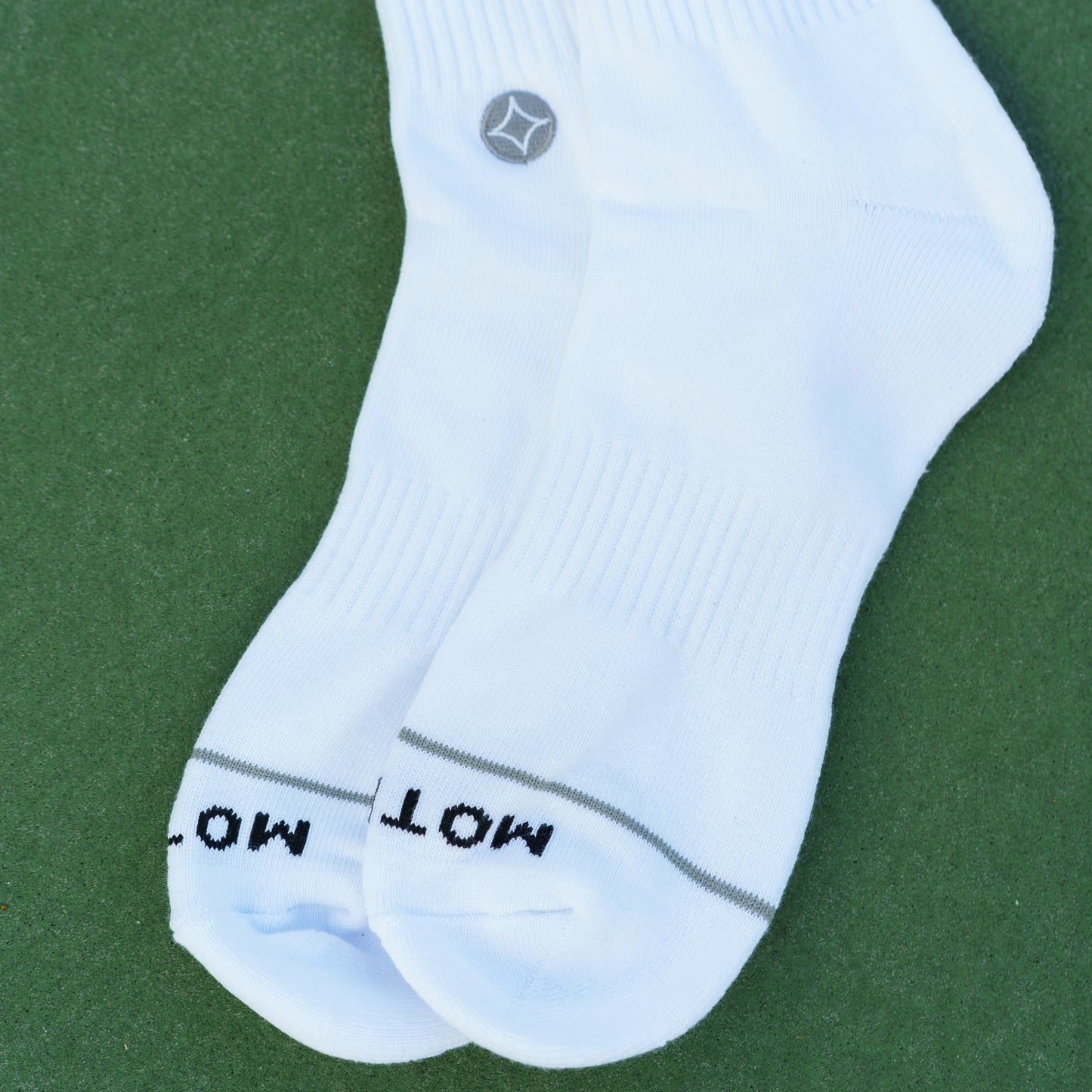 Quarter Striped Socks (White/Grey)