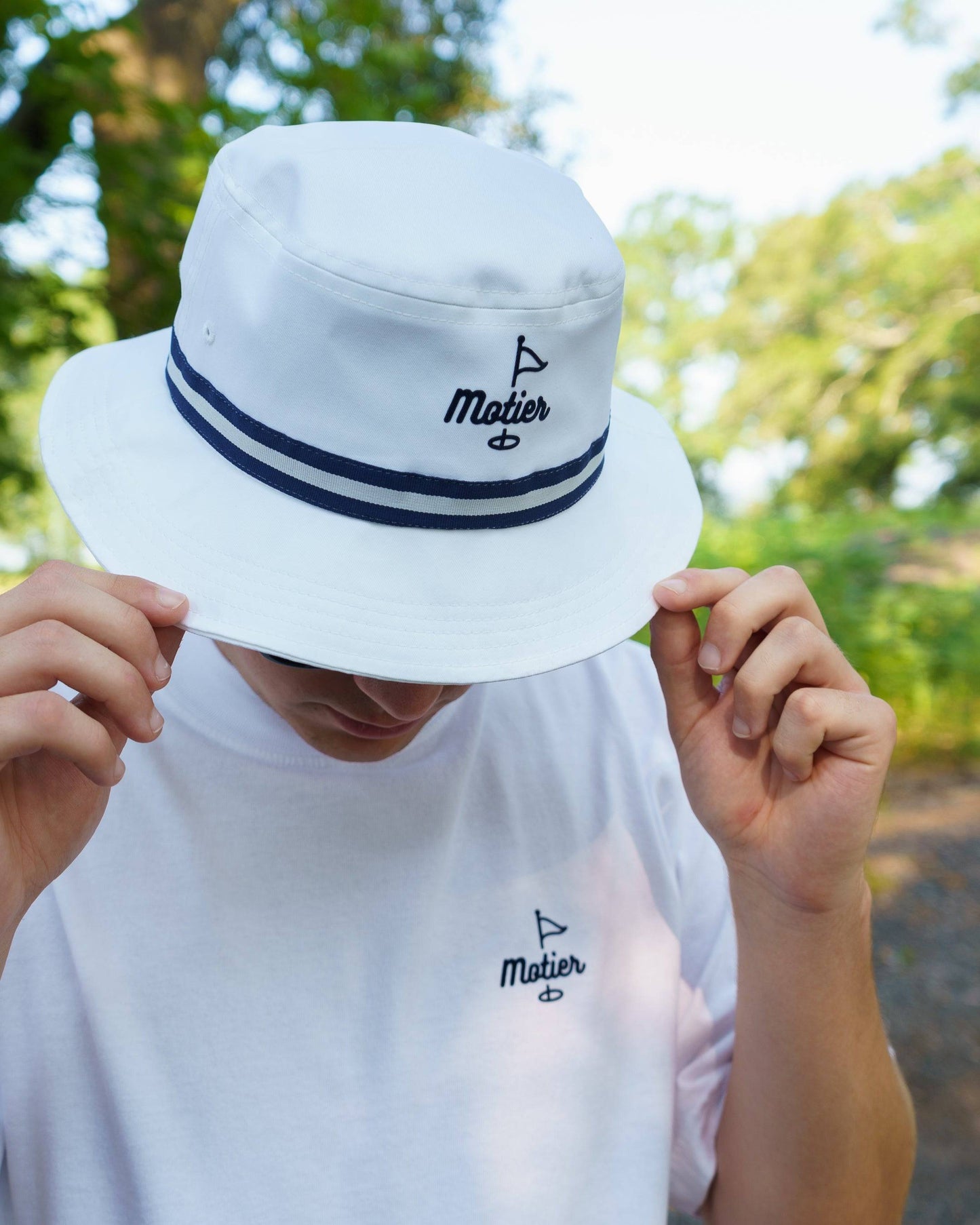 The Tour Bucket Hat (White/Navy)