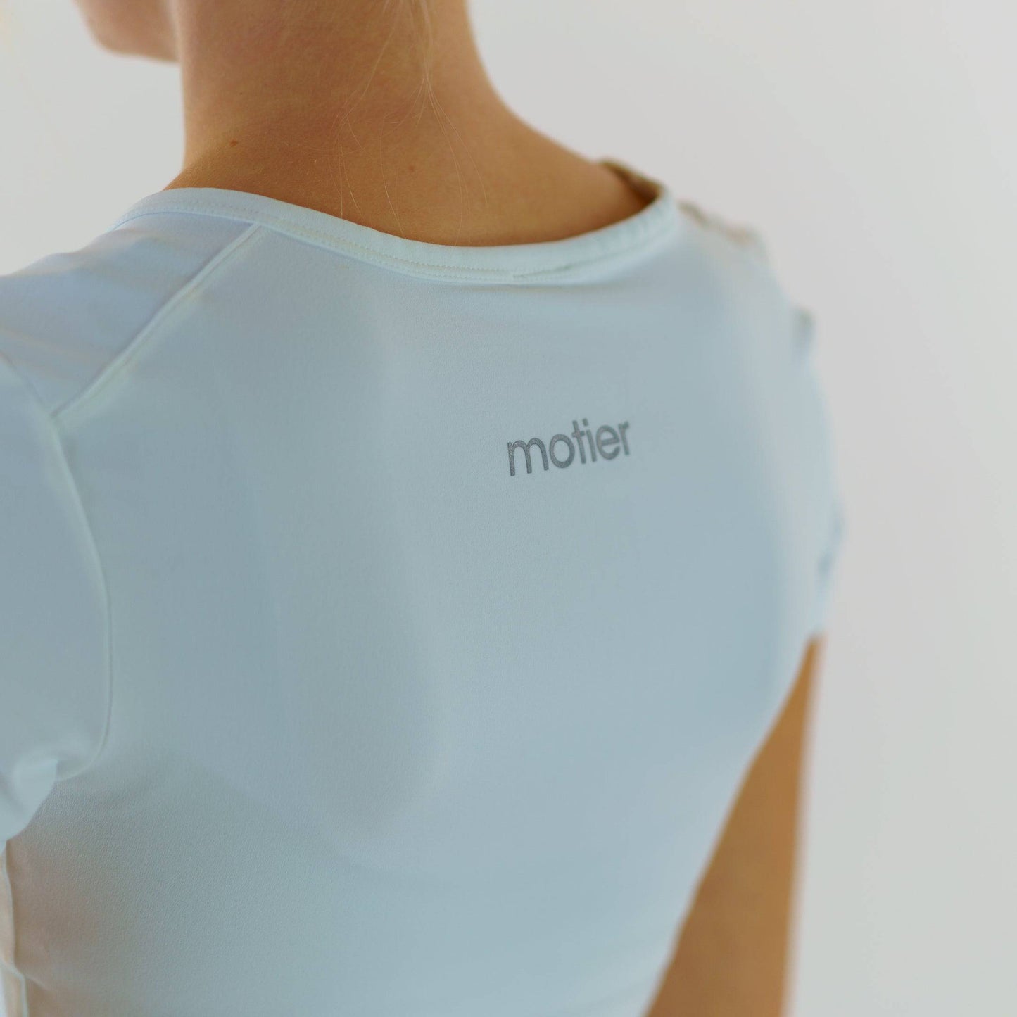 Round Neck Seamless Crop (White)