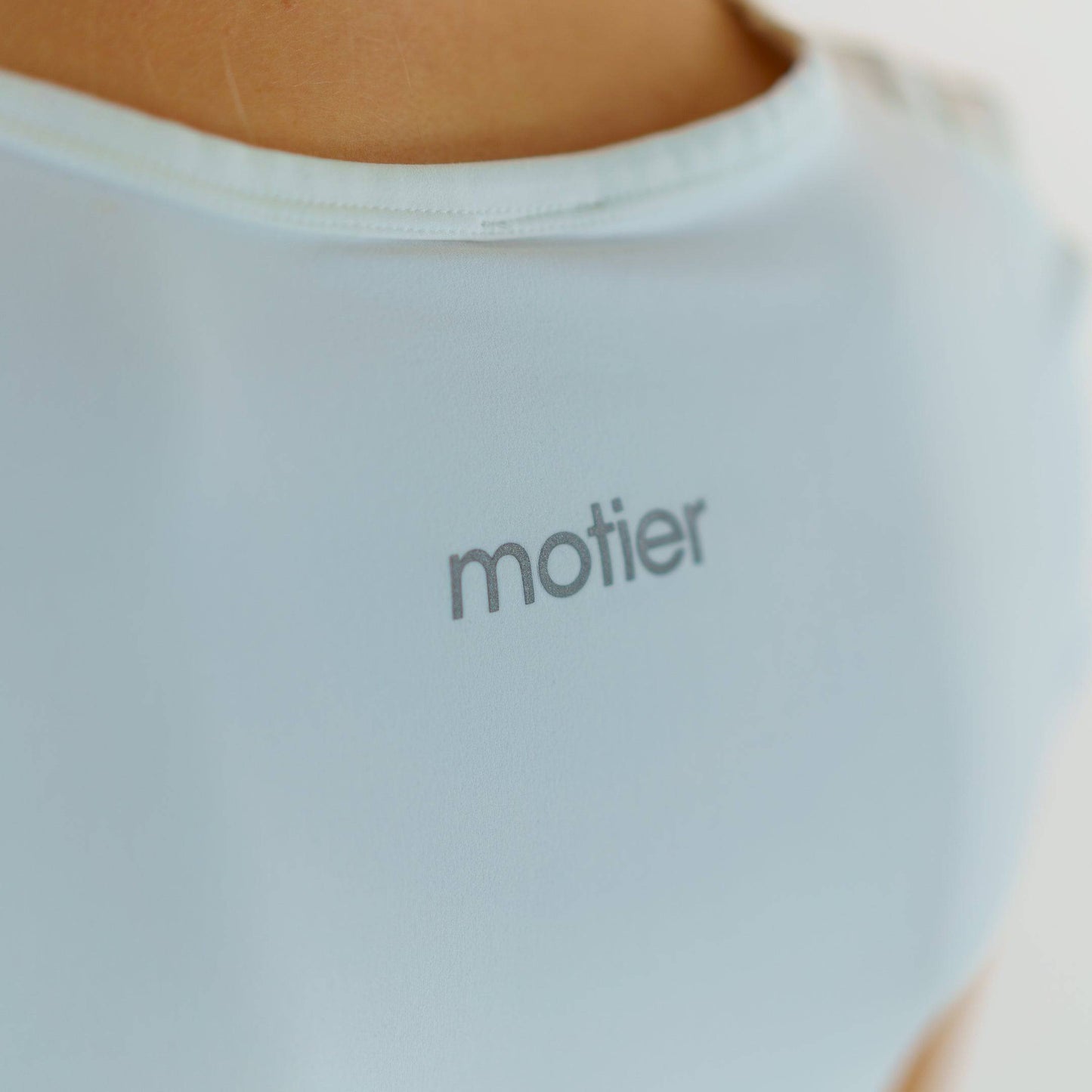 Round Neck Seamless Crop (White)