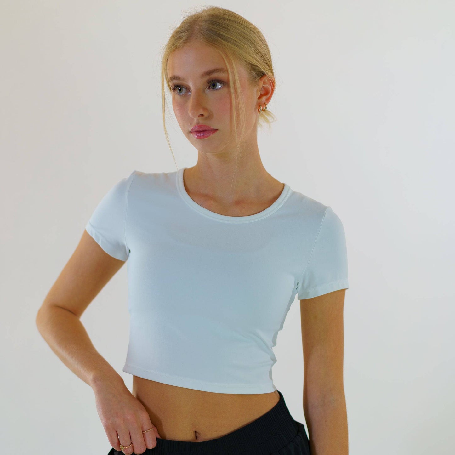 Round Neck Seamless Crop (White)
