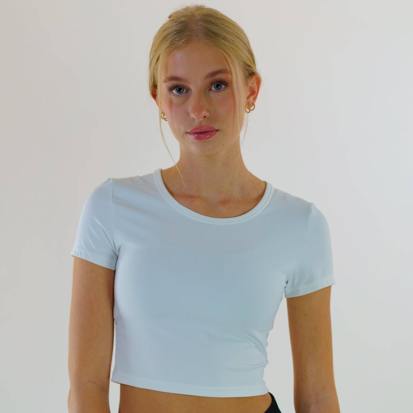 Round Neck Seamless Crop (White)