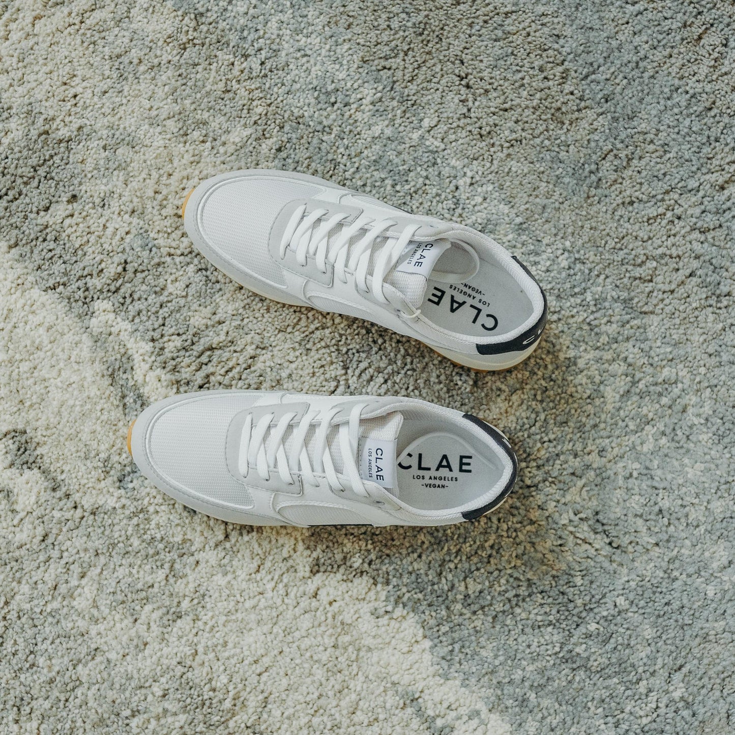 Clae Joshua (Microchip White/Navy)