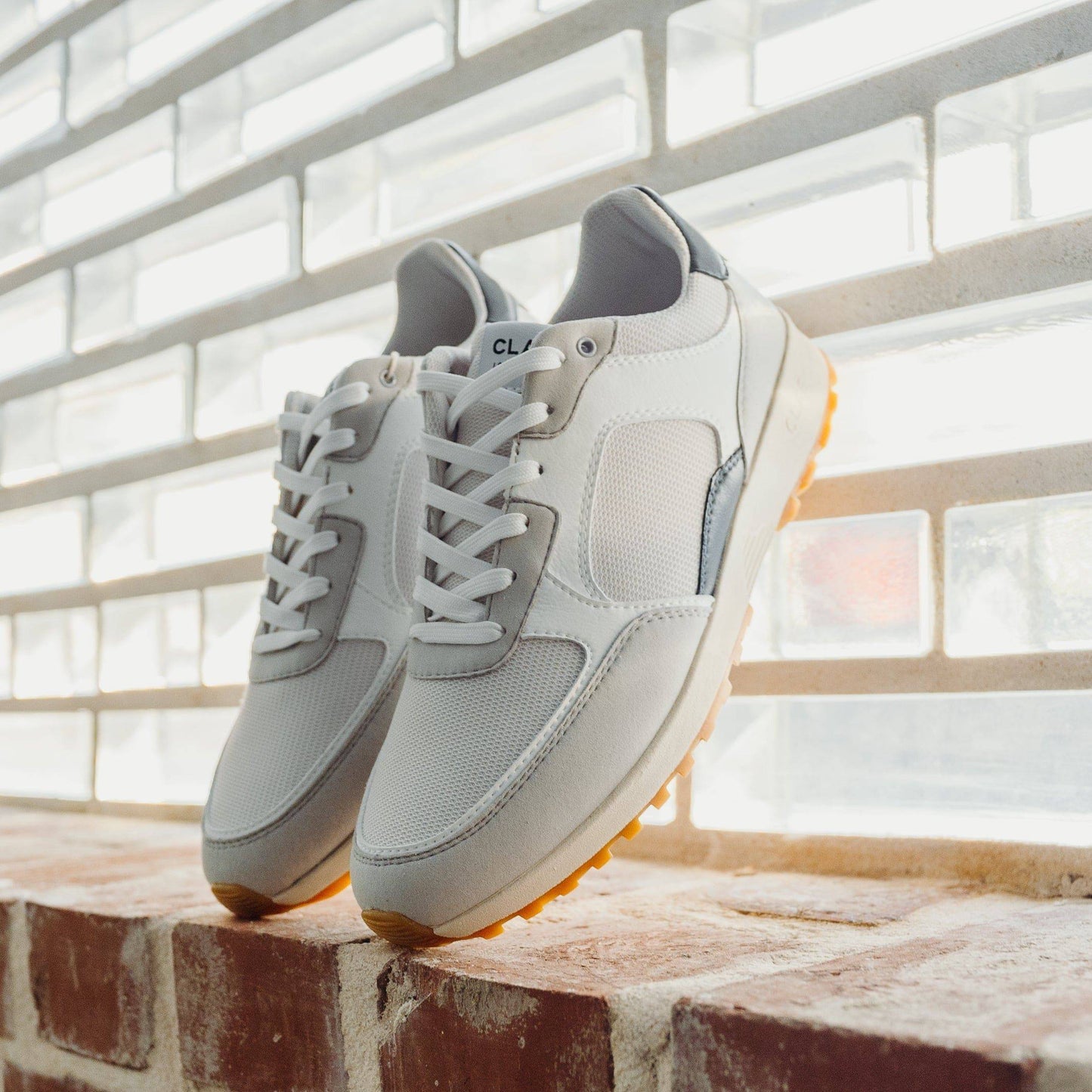Clae Joshua (Microchip White/Navy)