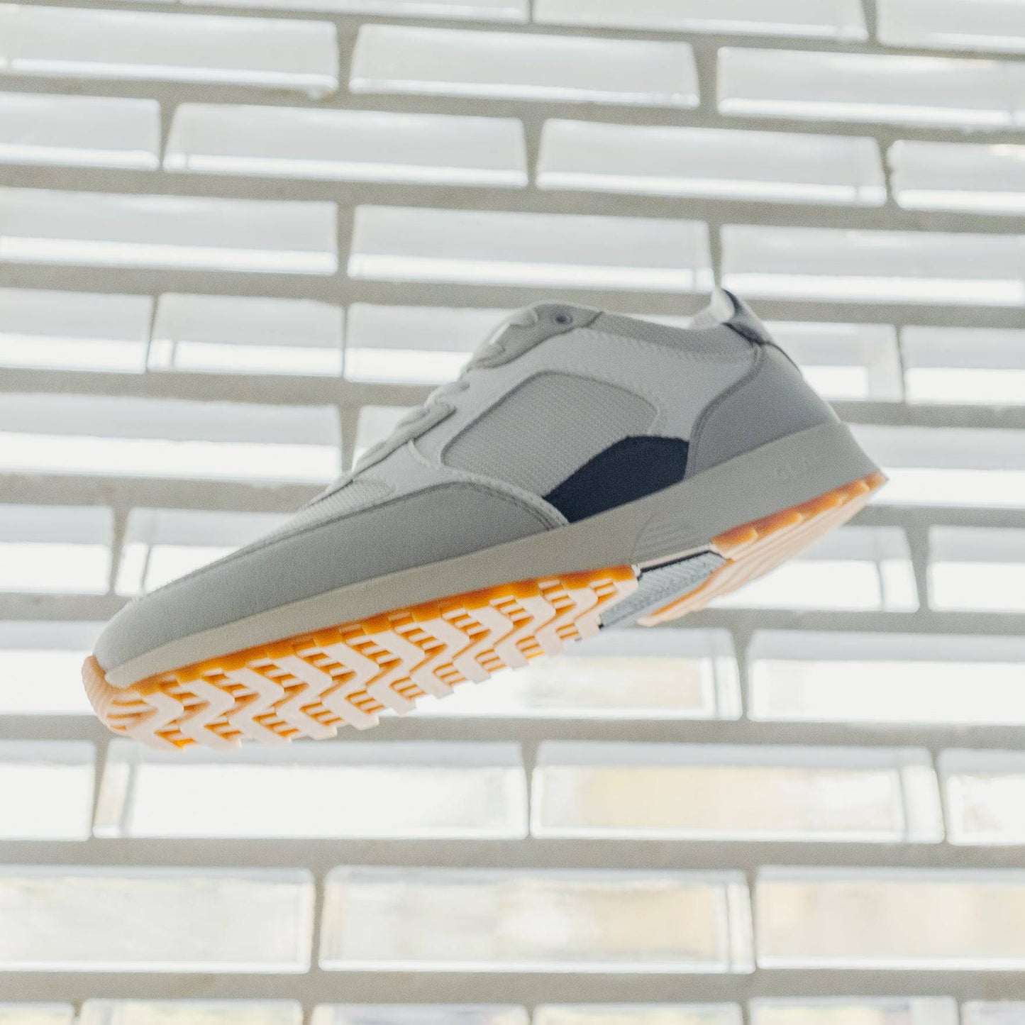 Clae Joshua (Microchip White/Navy)