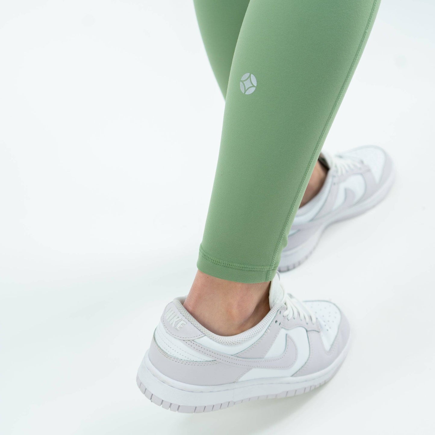 Motier Women Lycra Swoop Leggings (Mist)