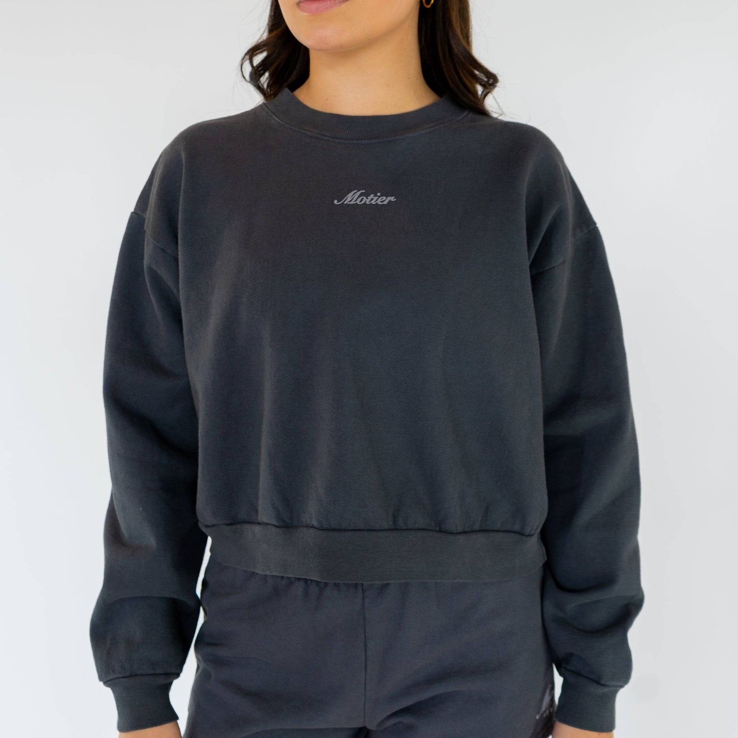 Motier Women Script Cropped Luxe Crewneck (Asphalt)