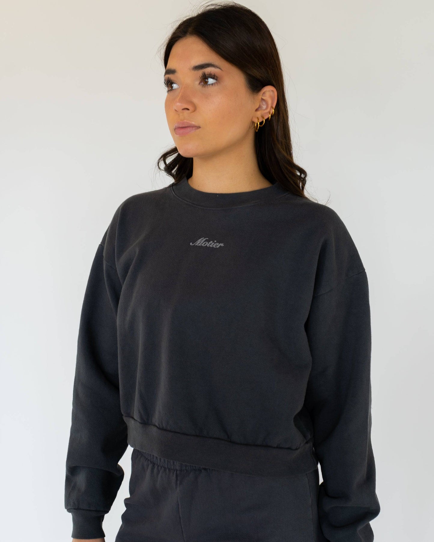 Motier Women Script Cropped Luxe Crewneck (Asphalt)