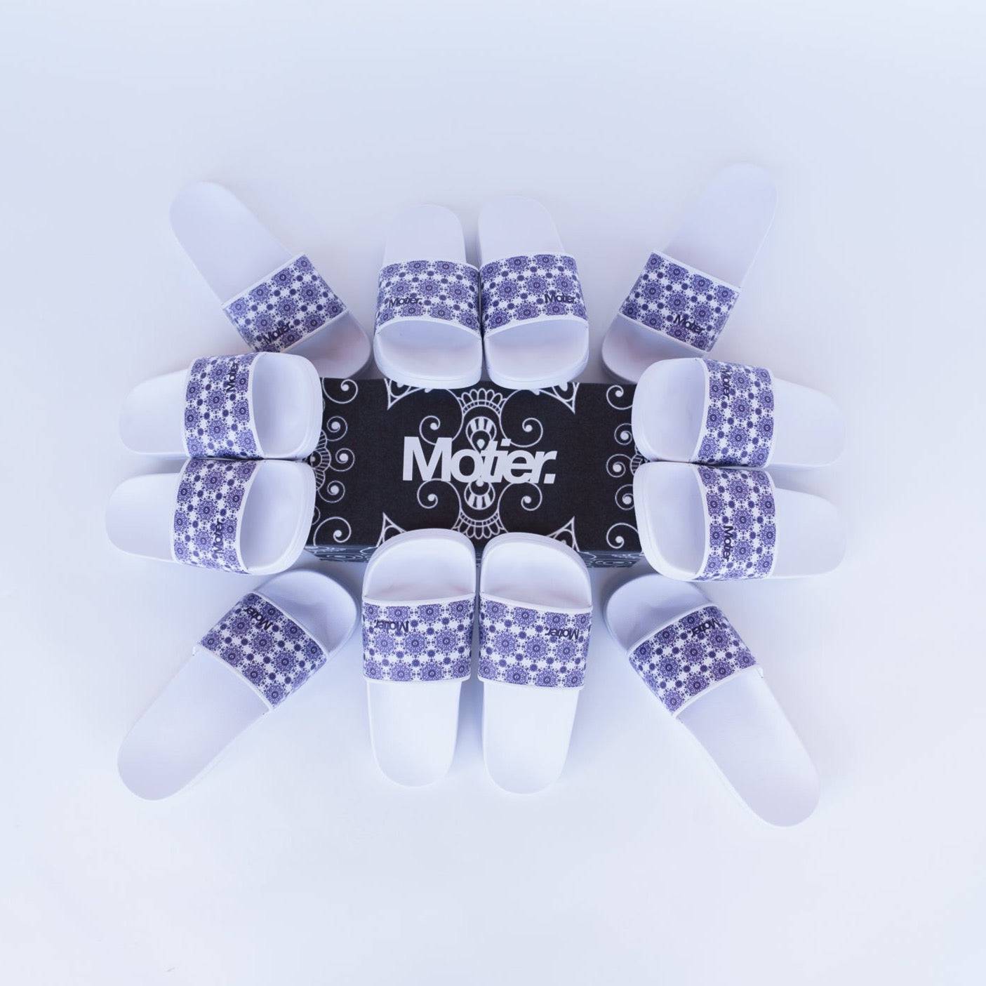 Motier Paisley Print Slides White/Navy/Paisley