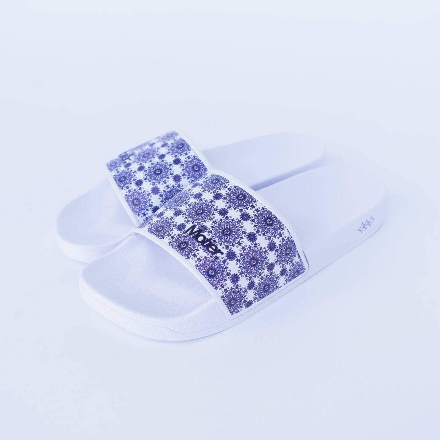 Motier Paisley Print Slides White/Navy/Paisley