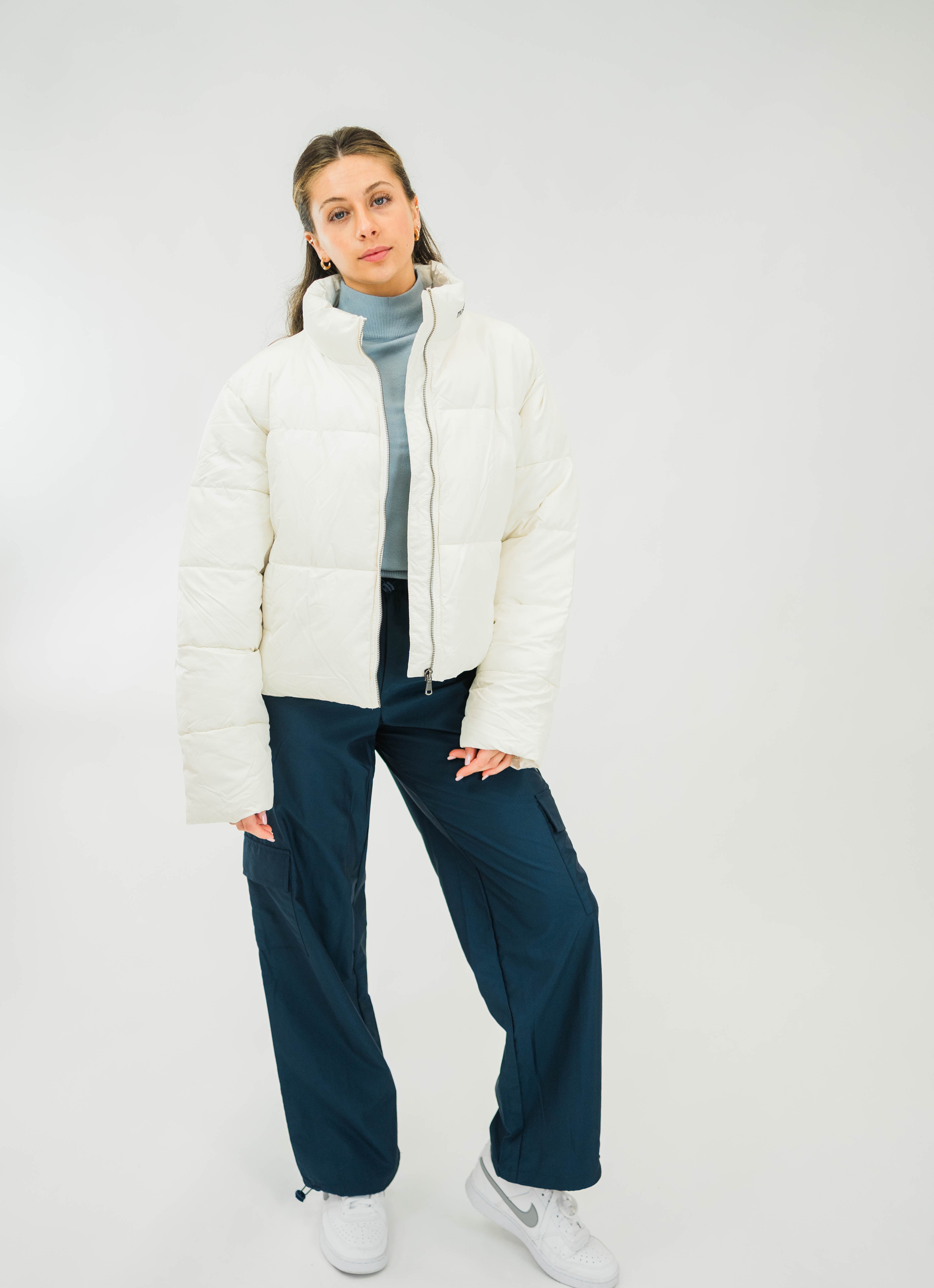 The Motier Women's Chloé Puffer (Off-White) - Motier Lafayette 