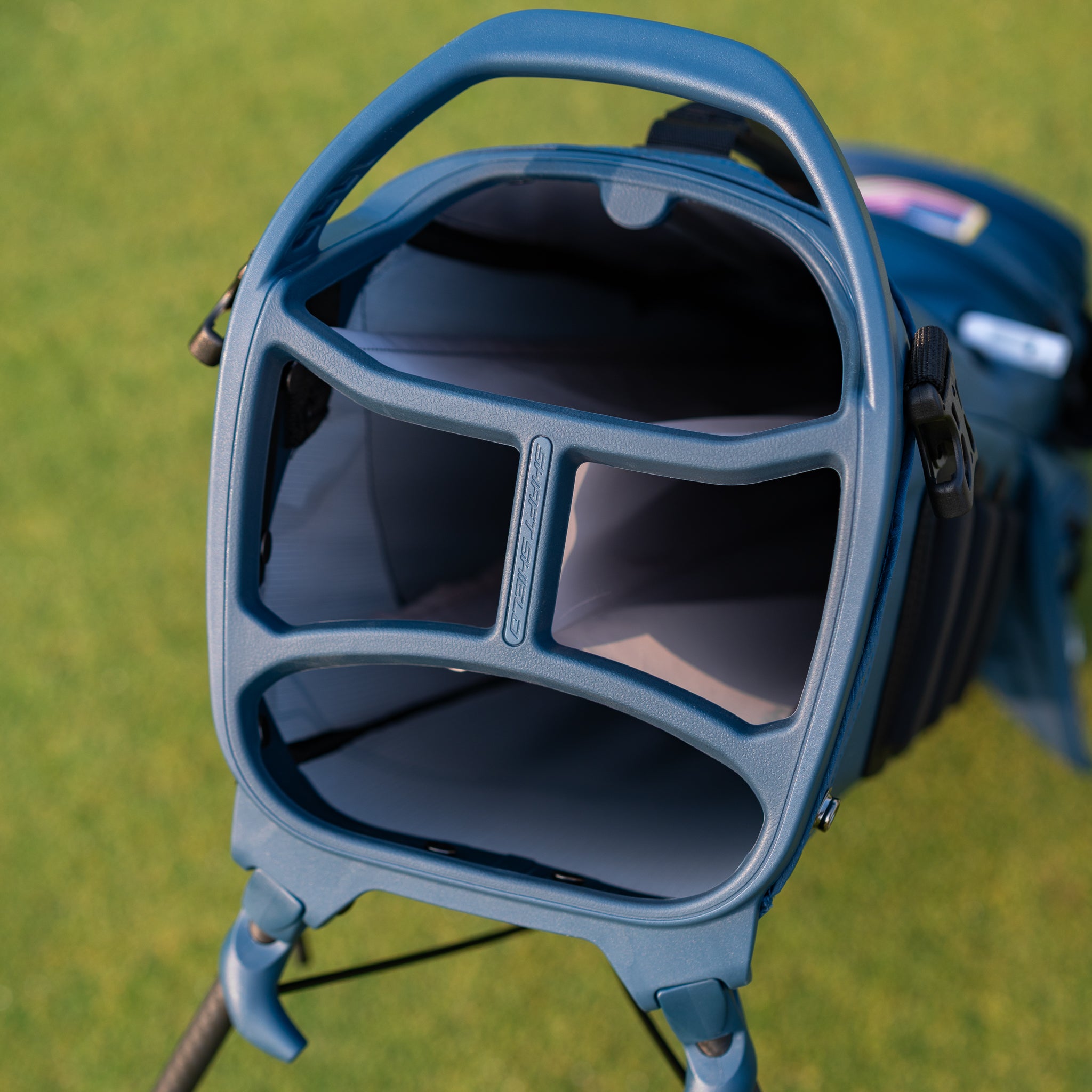 The Motier Hyperlite Zero Callaway Tour Golf Bag (Navy/White/Red) - Motier Lafayette 