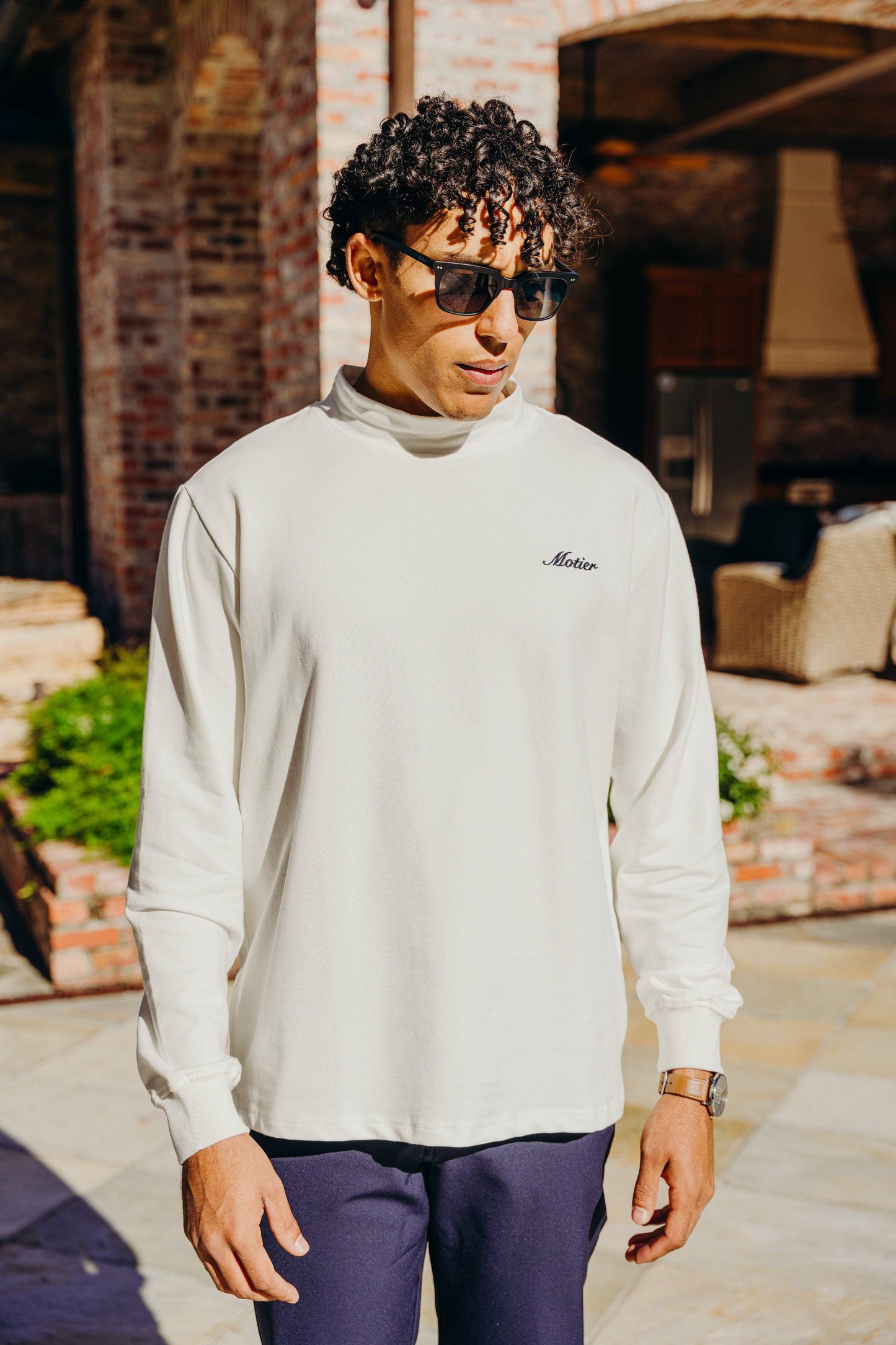 The Louis Mock Neck (White) - Motier Lafayette 
