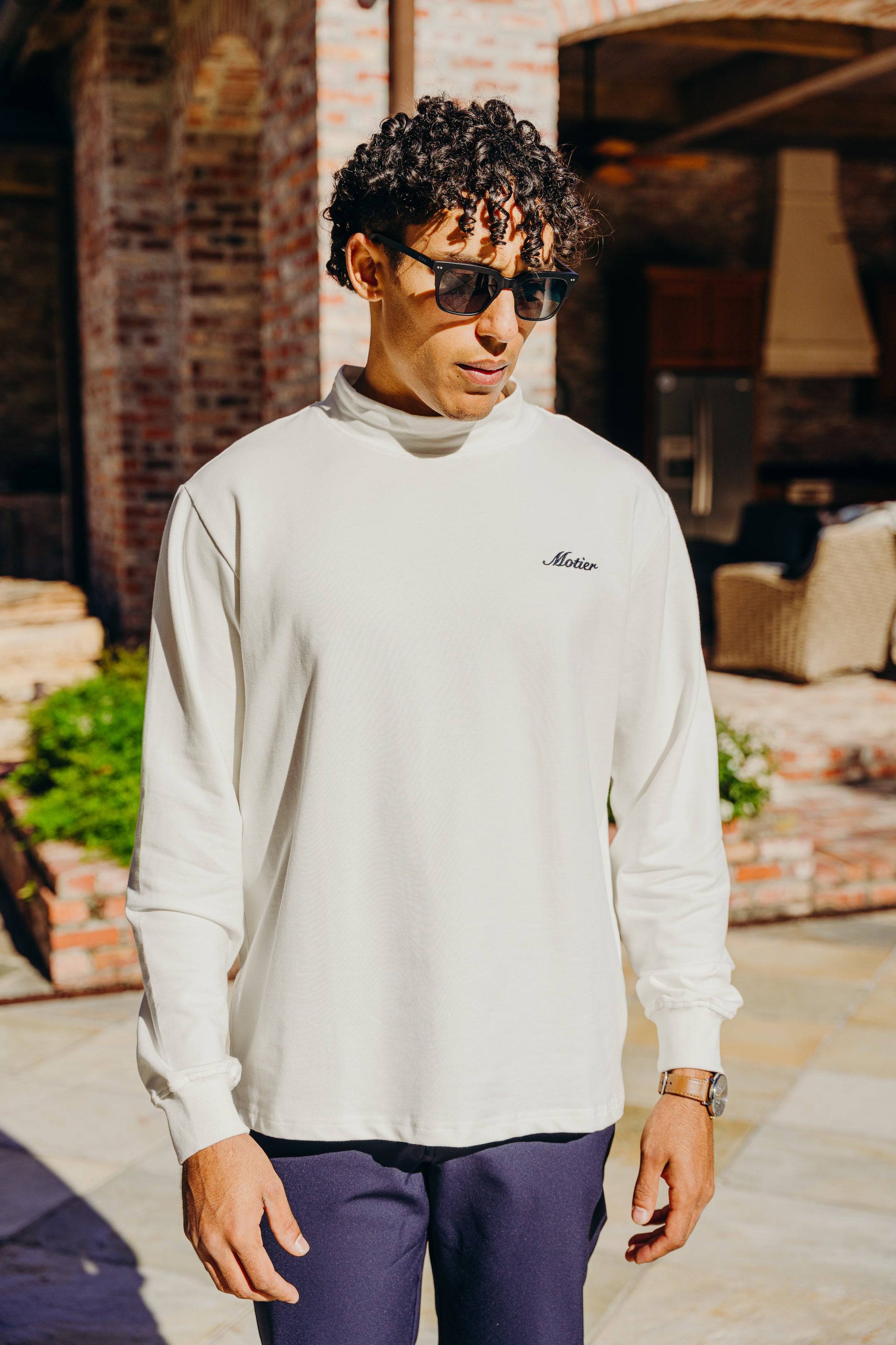 The Louis Mock Neck (White) - Motier Lafayette 