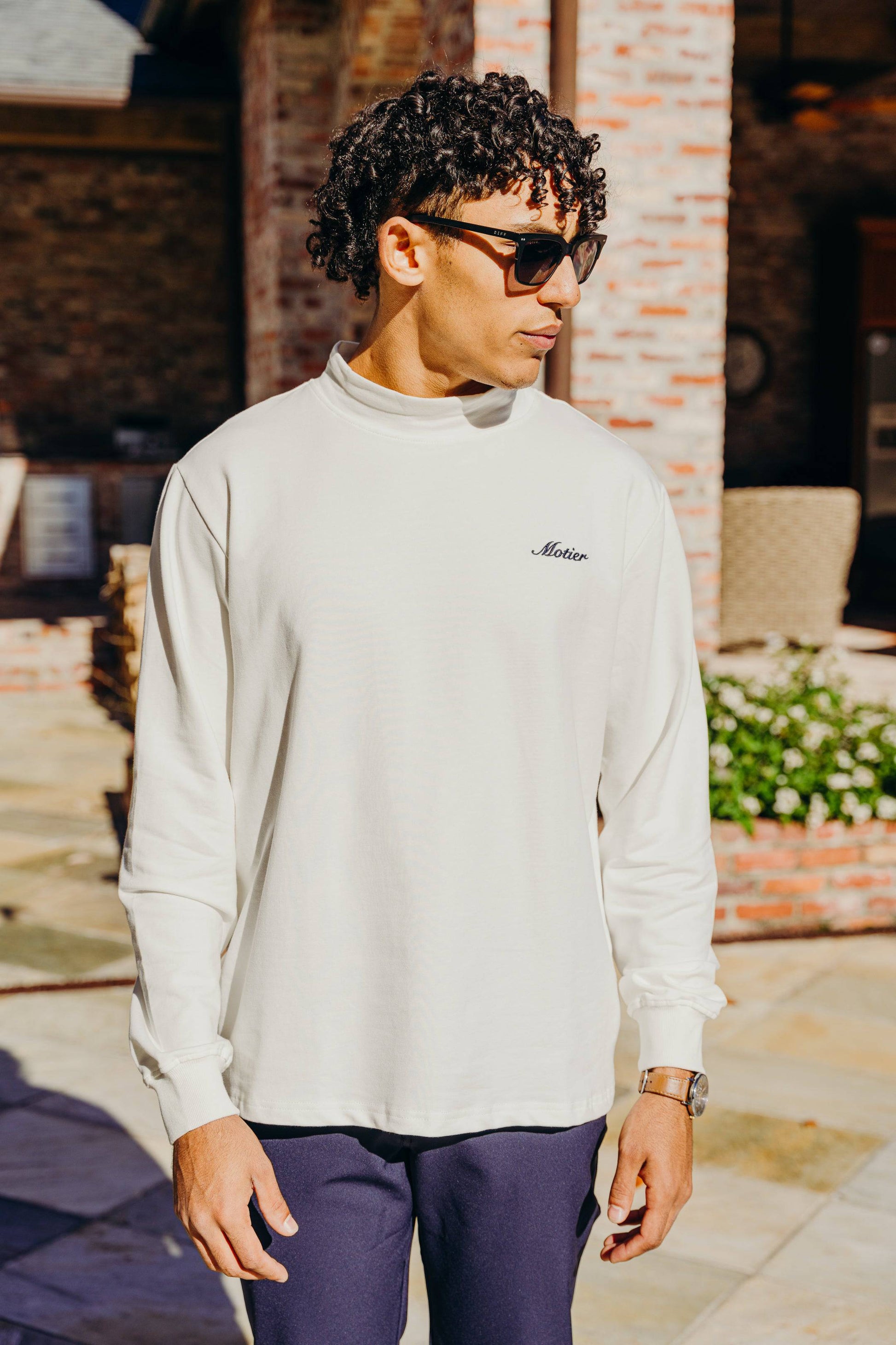 The Louis Mock Neck (White) - Motier Lafayette 