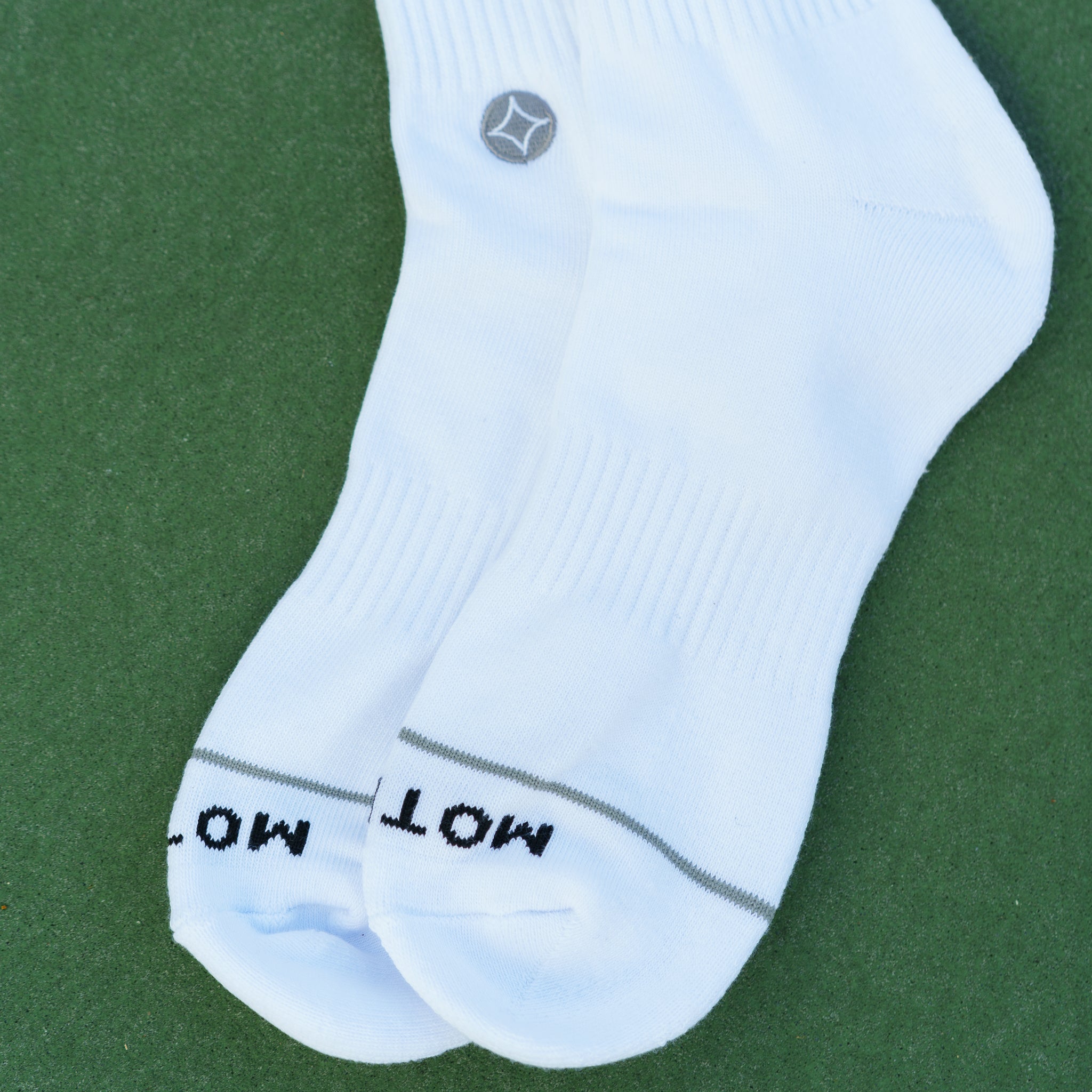 Quarter Striped Socks (White/Grey)