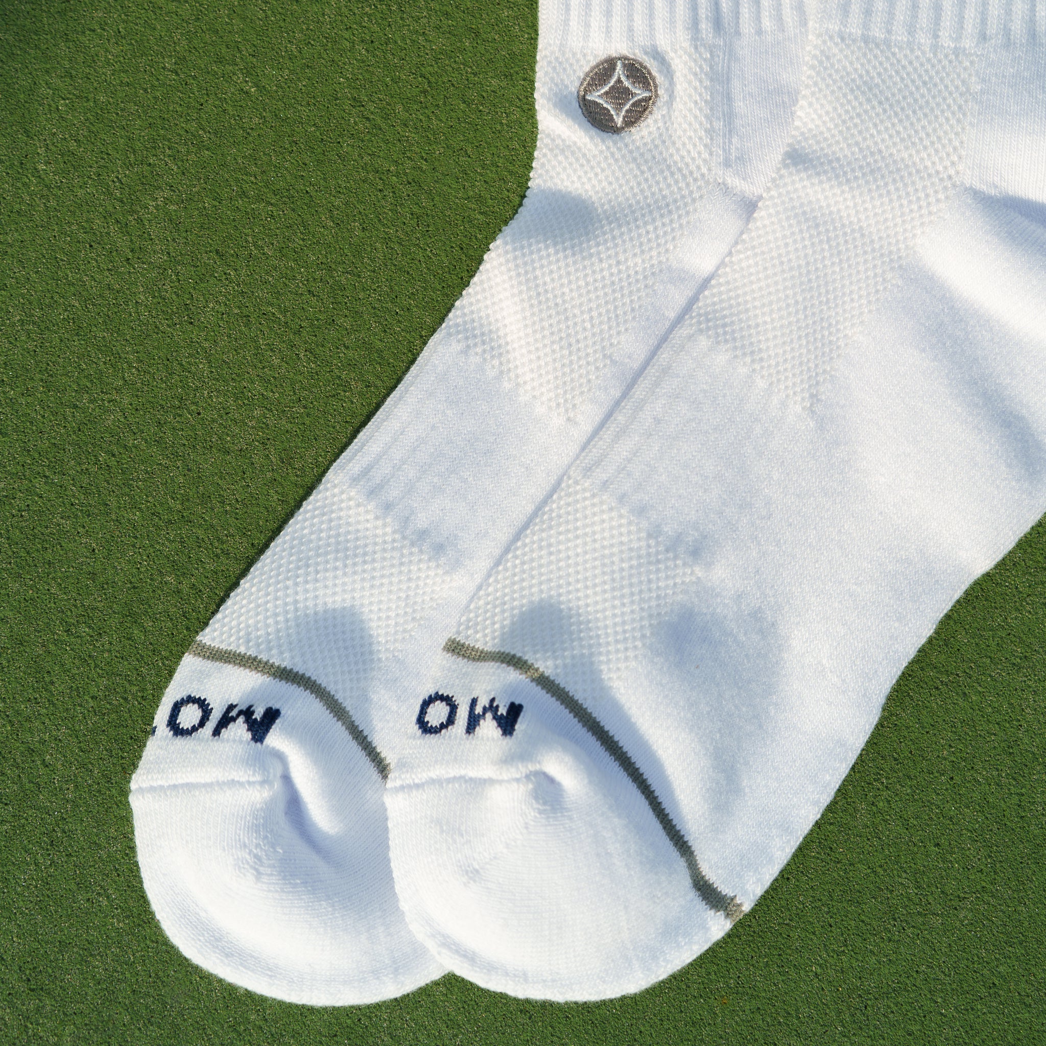 Strive Quarter Socks (White/Navy)