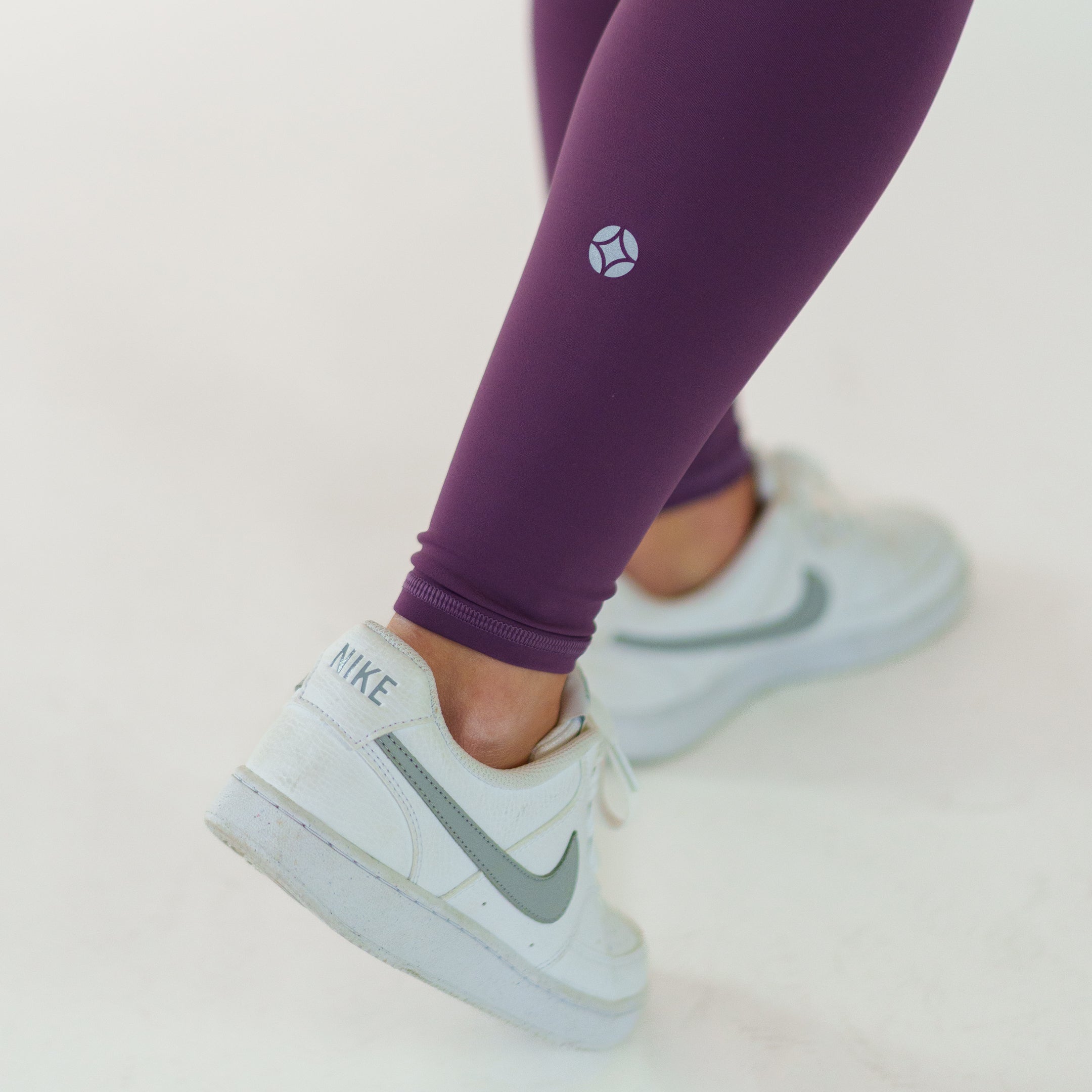 Lycra Seamless Highwaist Leggings (Plum) - Motier Lafayette 