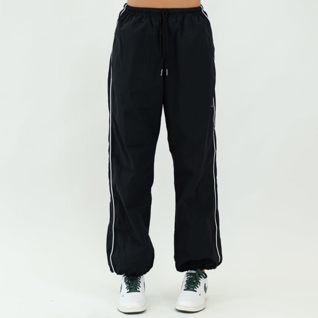 The Velora Contrast Windbreaker Pants (Black) - Motier Lafayette 