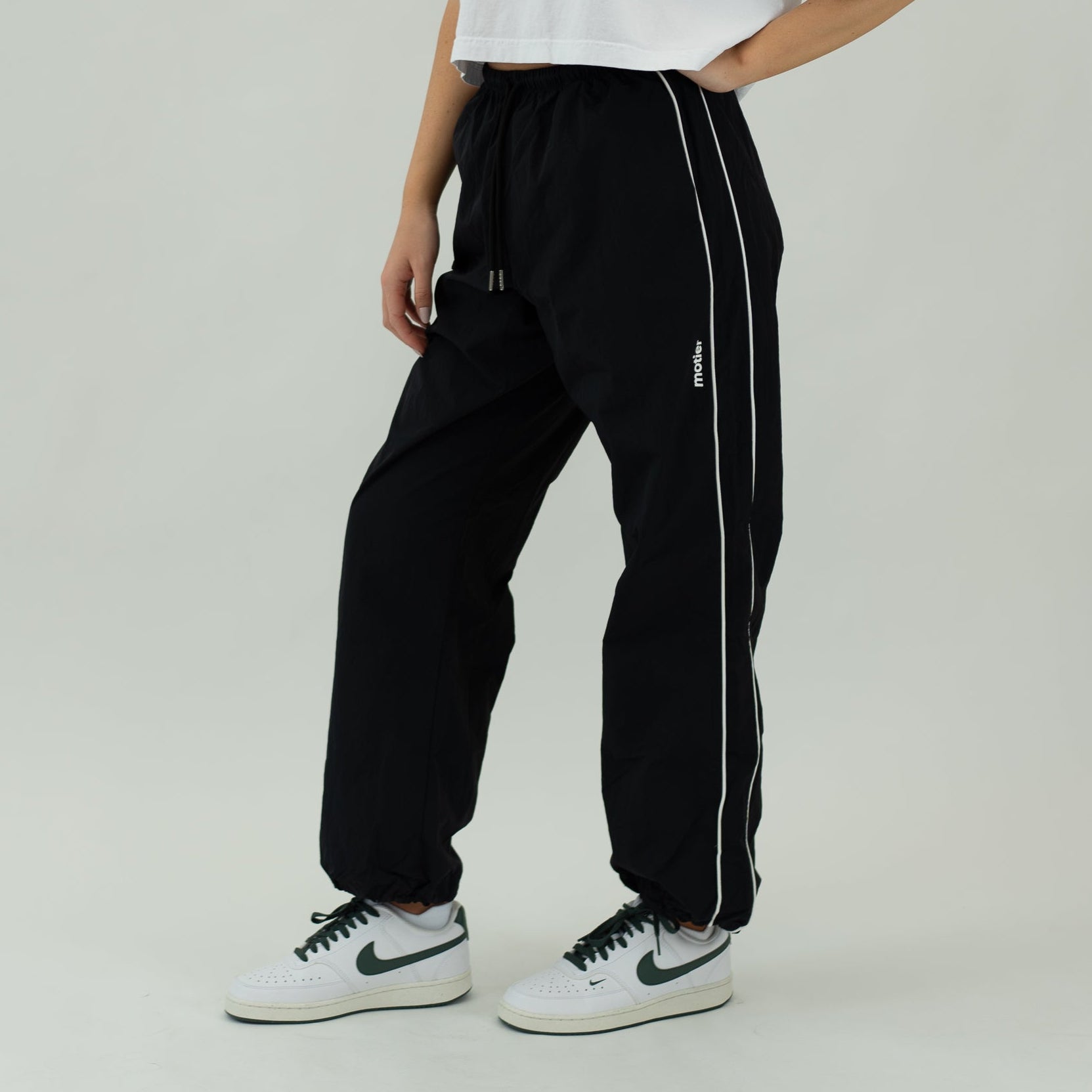 The Velora Contrast Windbreaker Pants (Black) - Motier Lafayette 