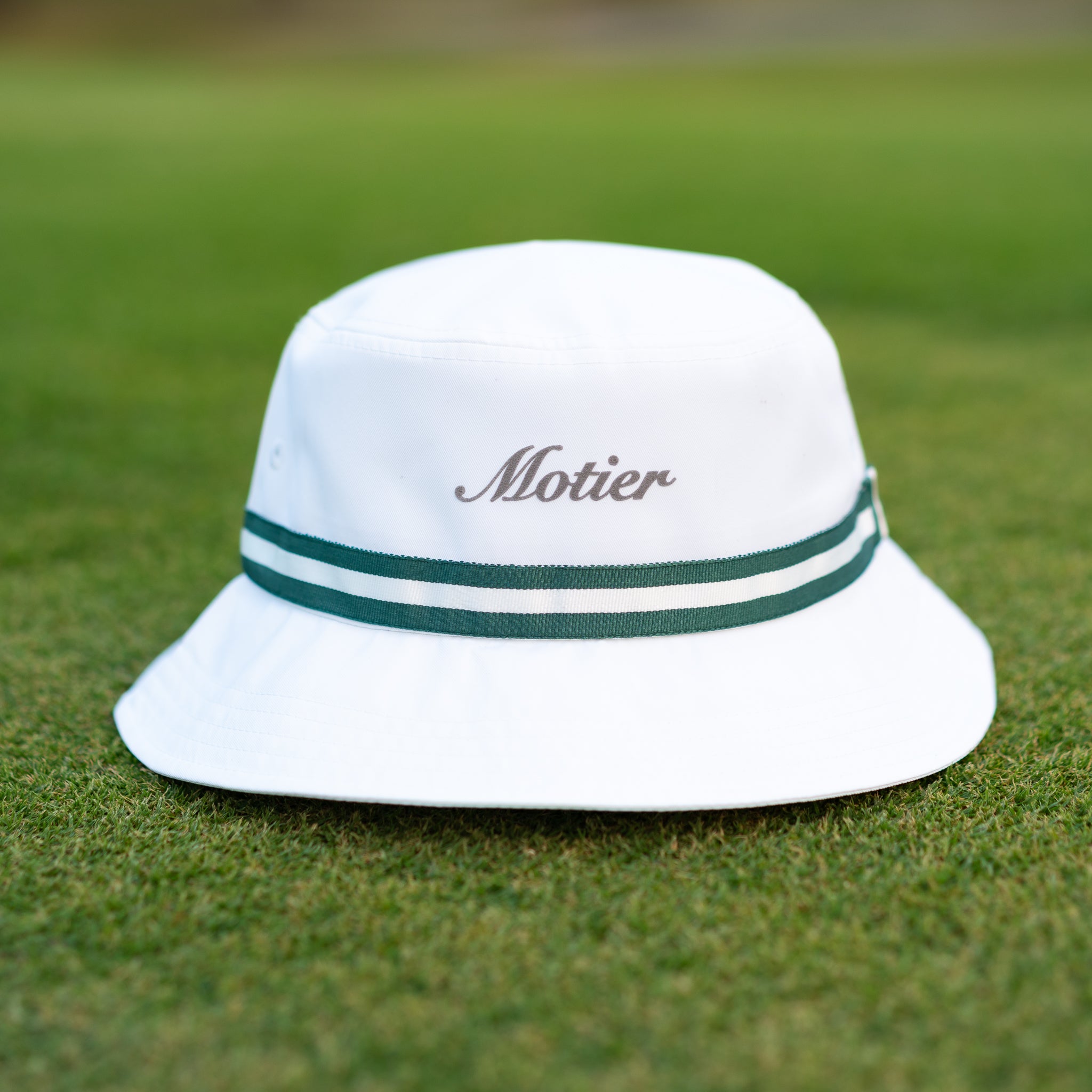 The Tour Script Bucket Hat (White/Green) - Motier Lafayette 