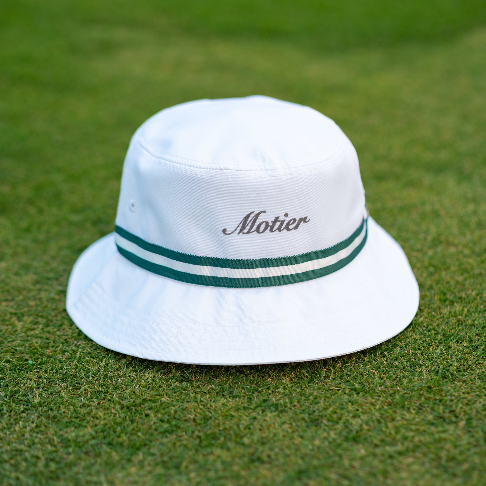The Tour Script Bucket Hat (White/Green) - Motier Lafayette 