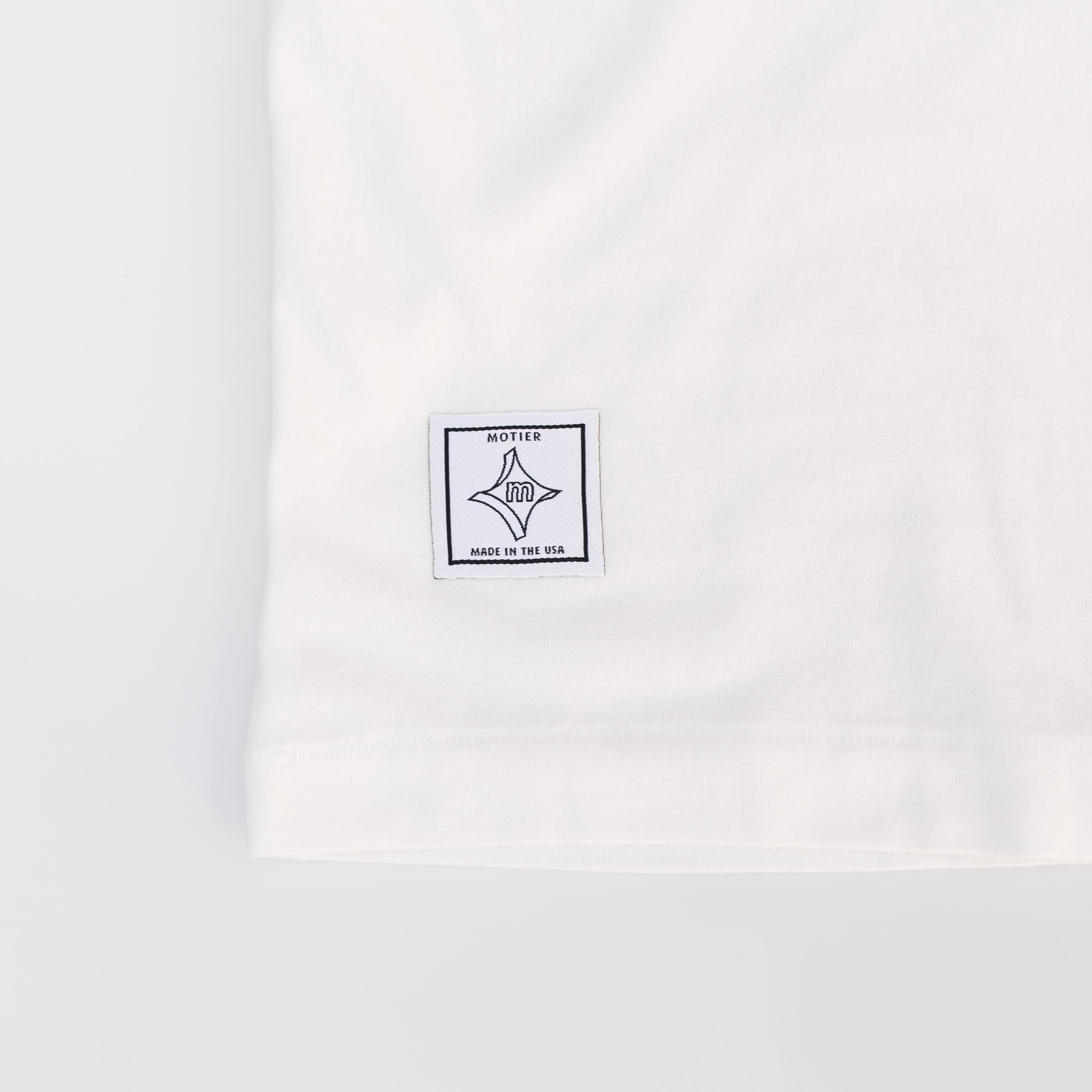 The Ellington Chrome Luxe Tee (Blanc) - Motier Lafayette 