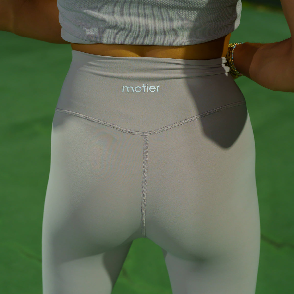 Motier Lafayette Empower Highwaist Leggings in lavender grey, featuring a snug fit and comfortable high-rise waistband.
