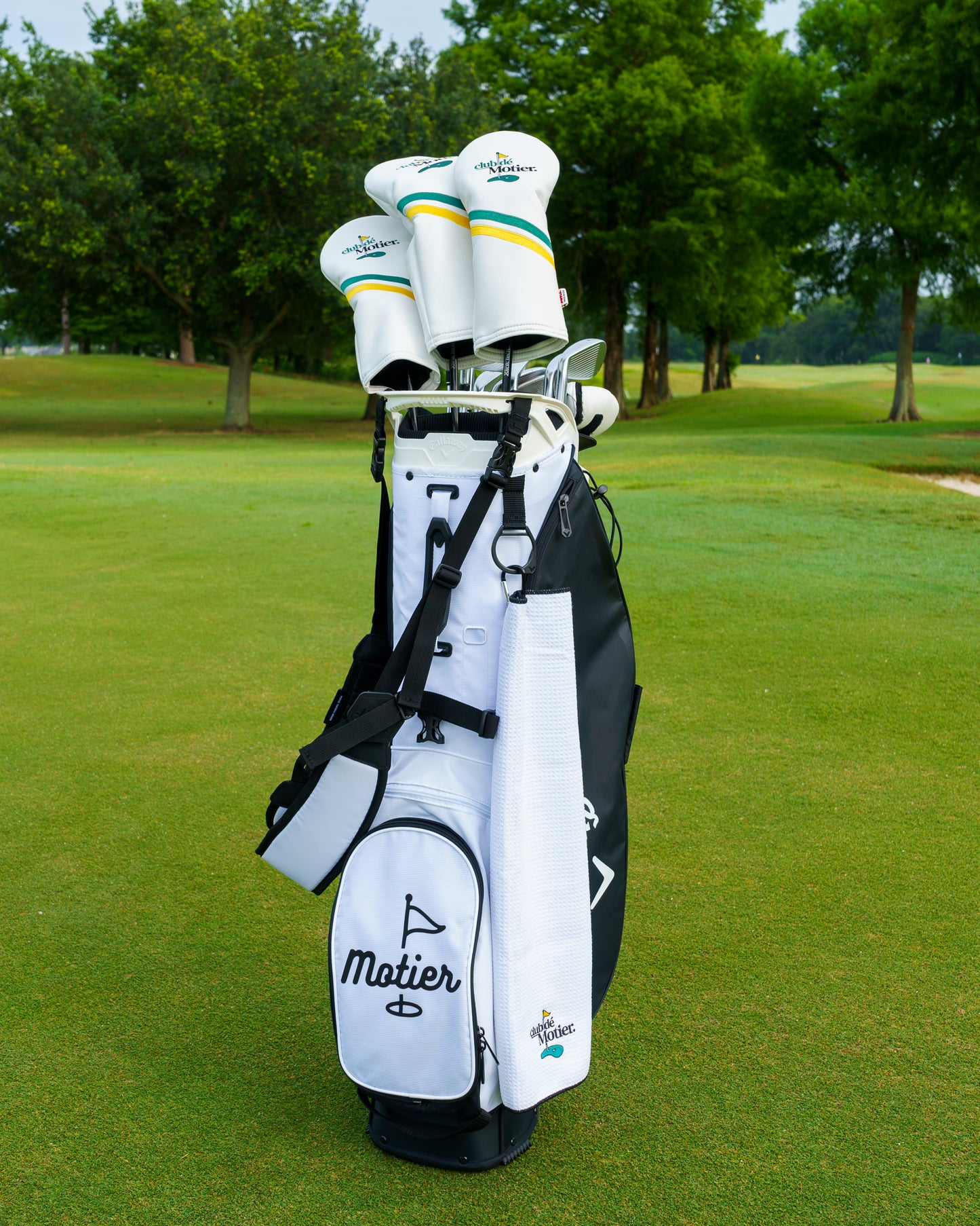 The Motier Fairway C Callaway Tour Golf Bag (Black/White)