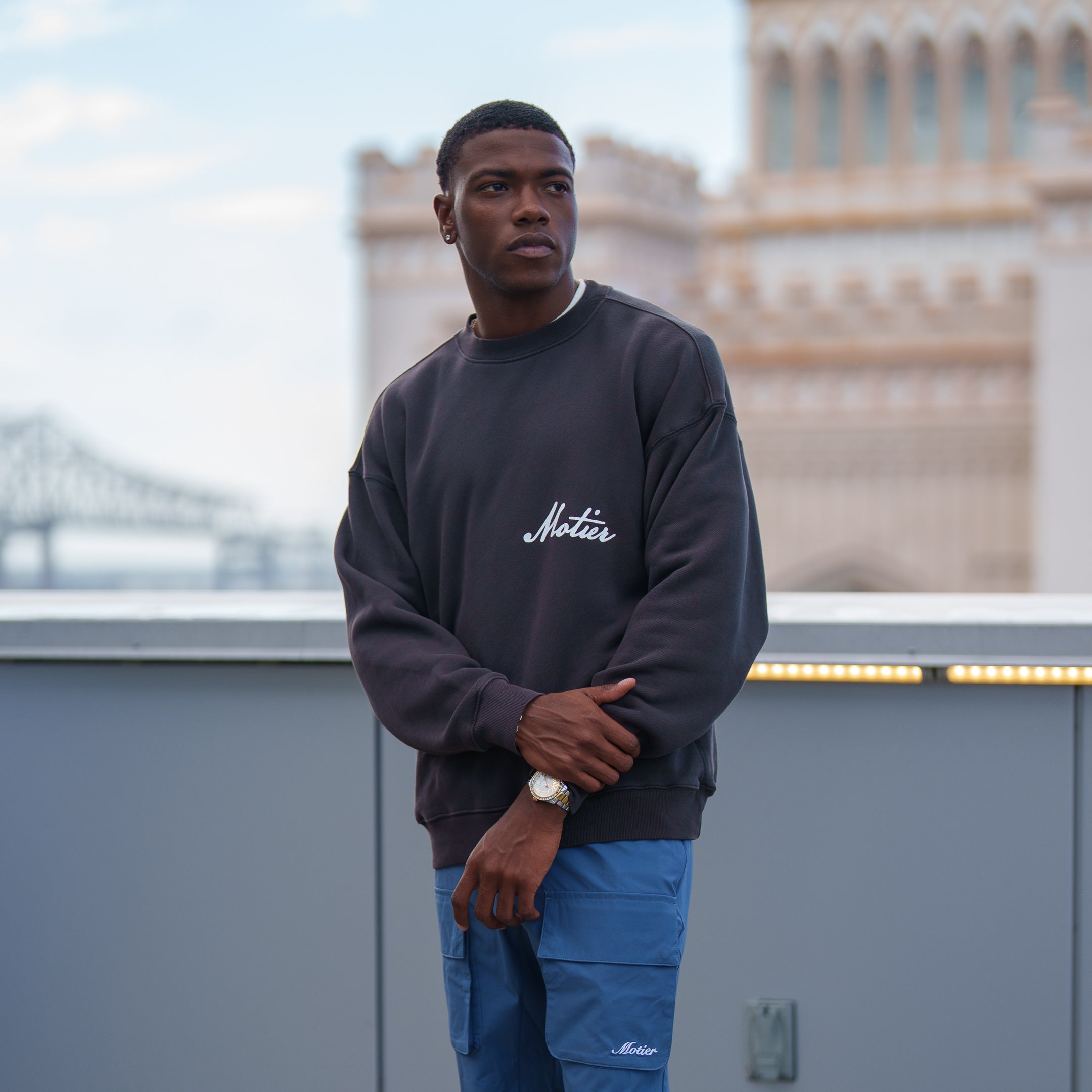 Ellington Handwritten Script Luxe Sweater (Noir) - Motier Lafayette 