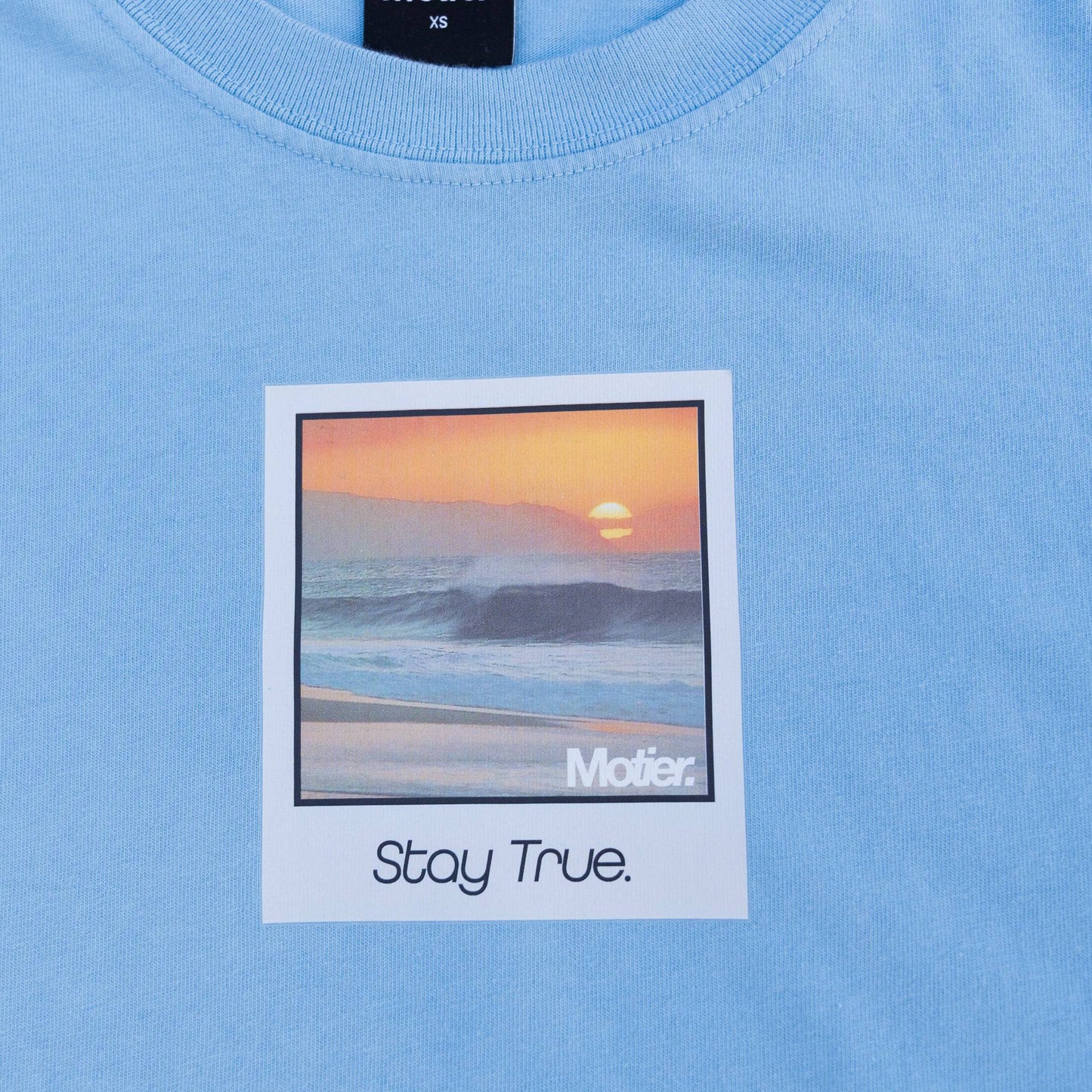 Stay True Polaroid Luxe Tee (Glacier Lake) - Motier Lafayette 