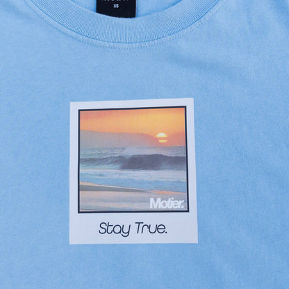 Stay True Polaroid Luxe Tee (Glacier Lake) - Motier Lafayette 