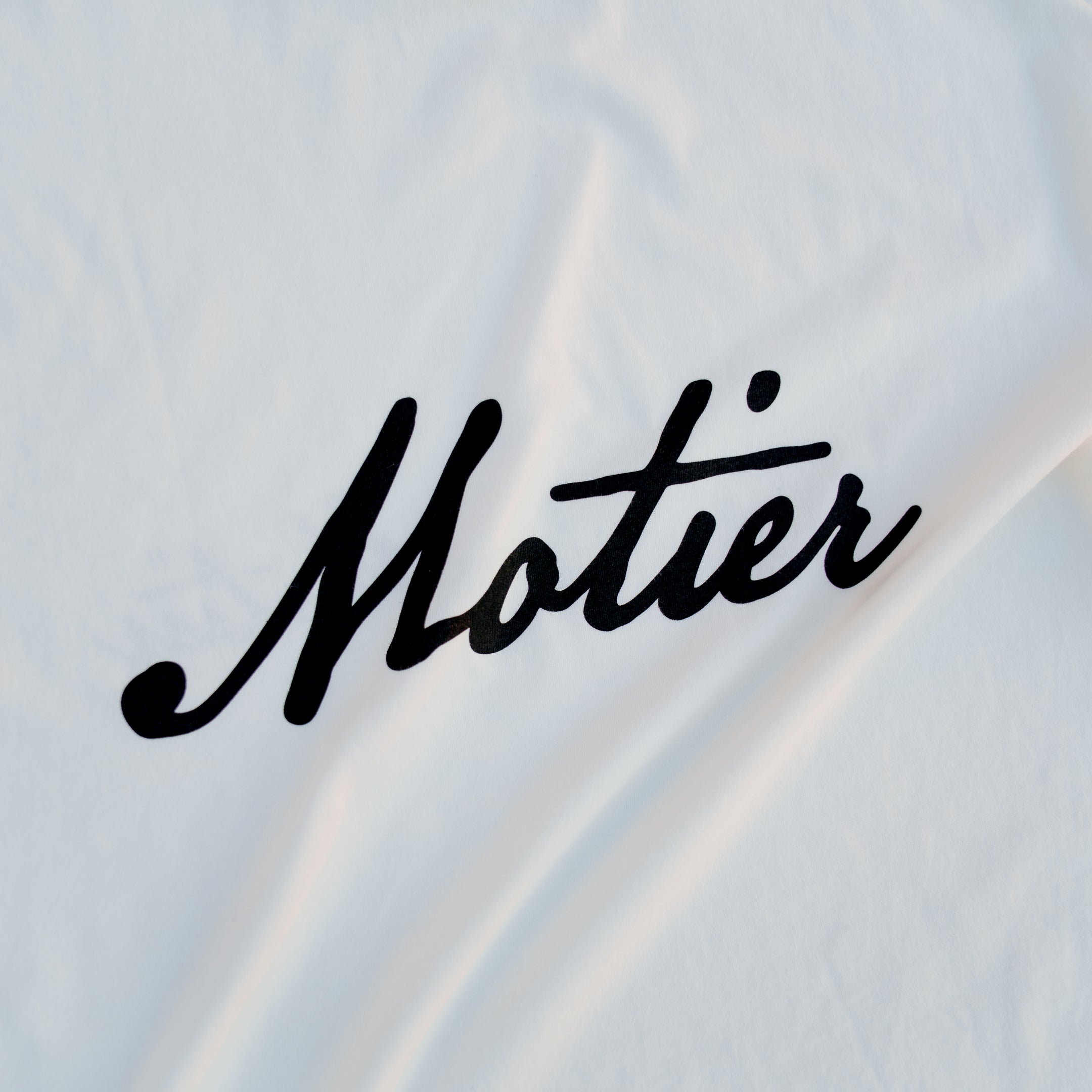 Ellington Handwritten Script Luxe Tee (Blanc)