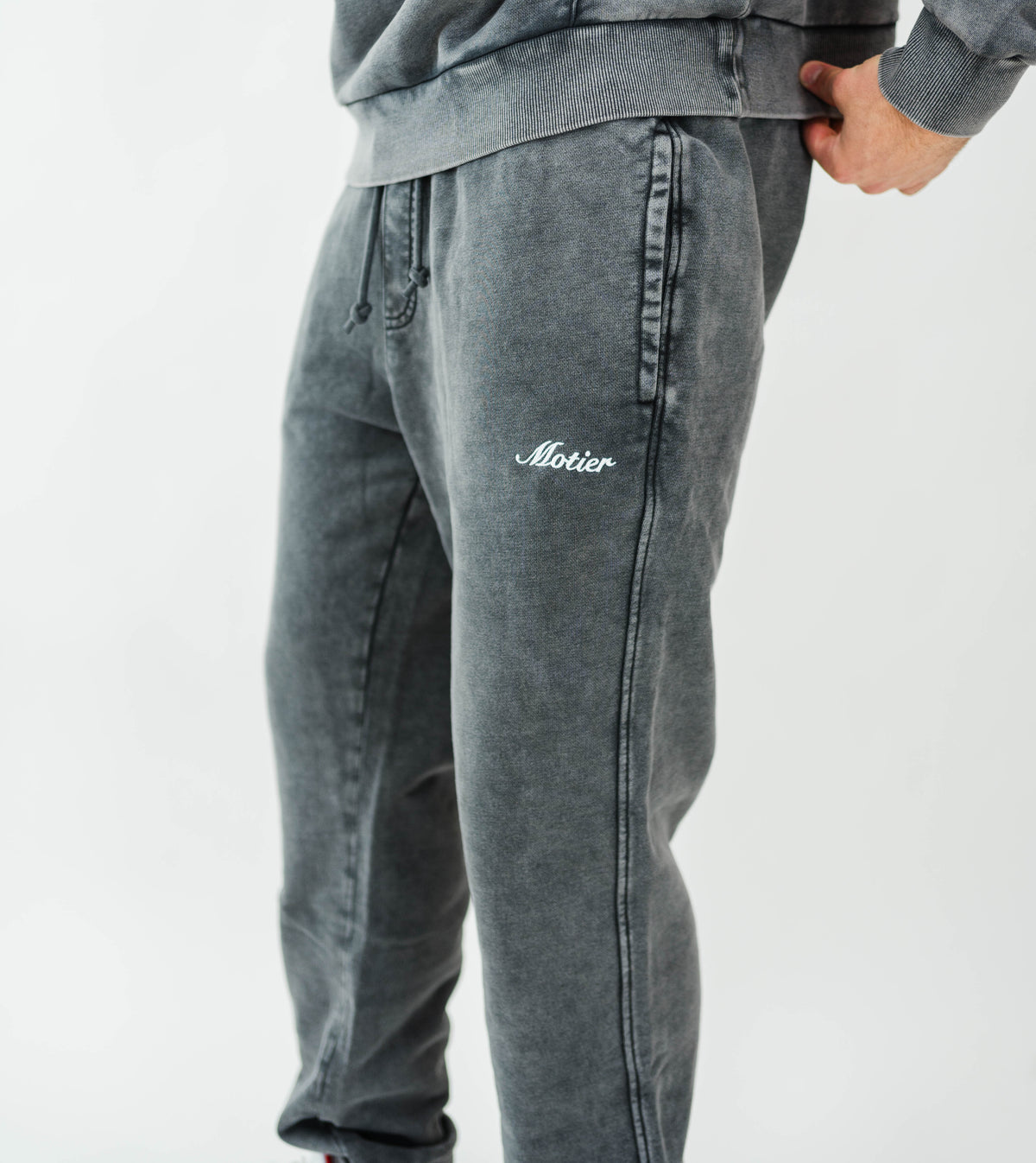 Motier Lafayette Vital Signature Sweatpants in Bristol color, featuring a relaxed fit and comfortable design.
