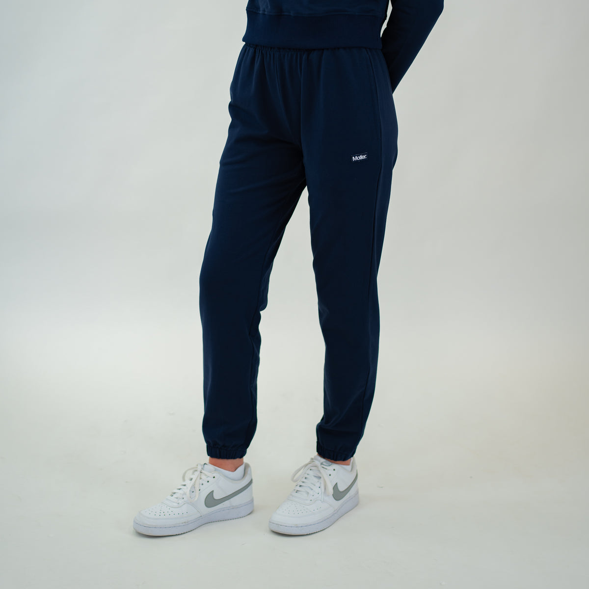 Motier Lafayette The Refresh Navy sweatpants, XS size, soft fabric, comfortable fit, casual loungewear with elastic waistband and cuffs.