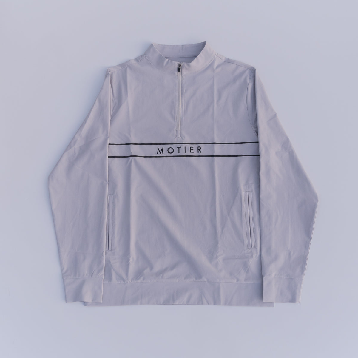 Motier Lafayette Thomas Élite Pullover in smoke, close-up view showing soft fabric and stylish fit of the men's sweater.