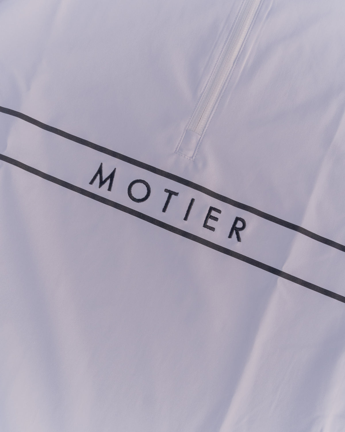 Motier Lafayette Thomas Élite Pullover in smoke color, showcasing a cozy knit sweater with a ribbed collar and cuffs.