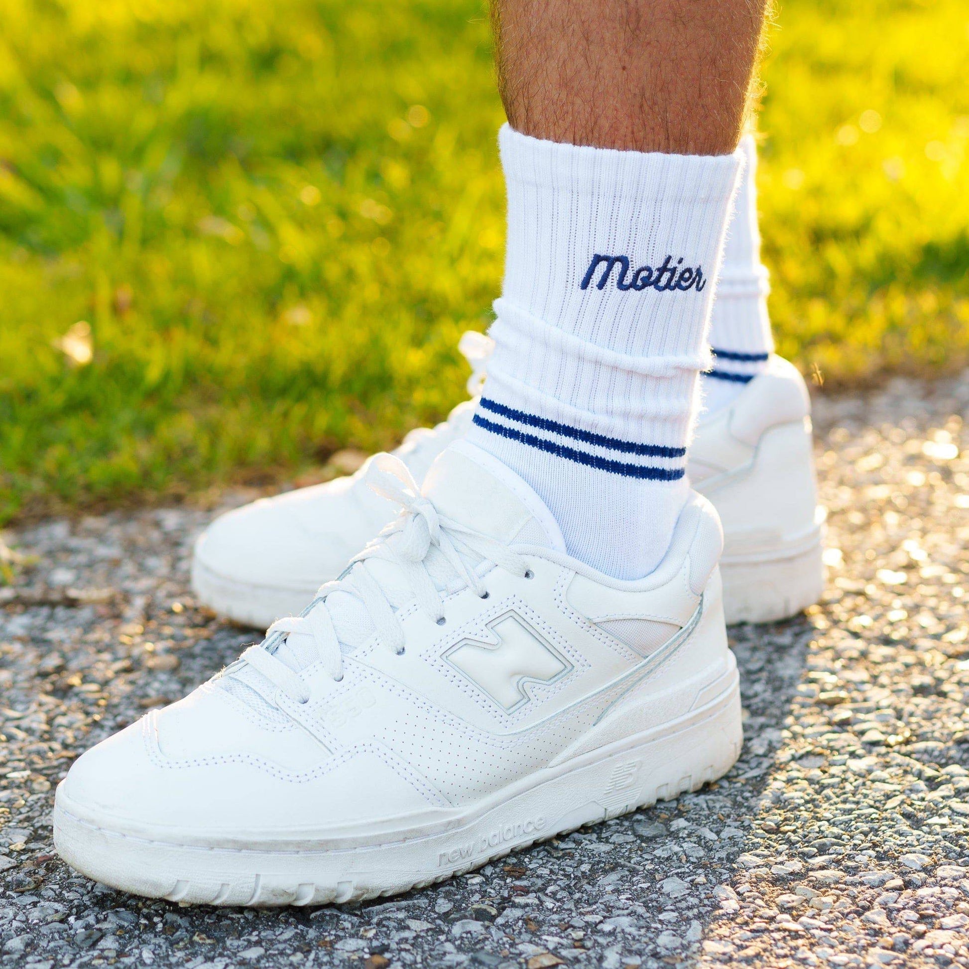 Pin Script Crew Socks (White/Navy) - Motier Lafayette 