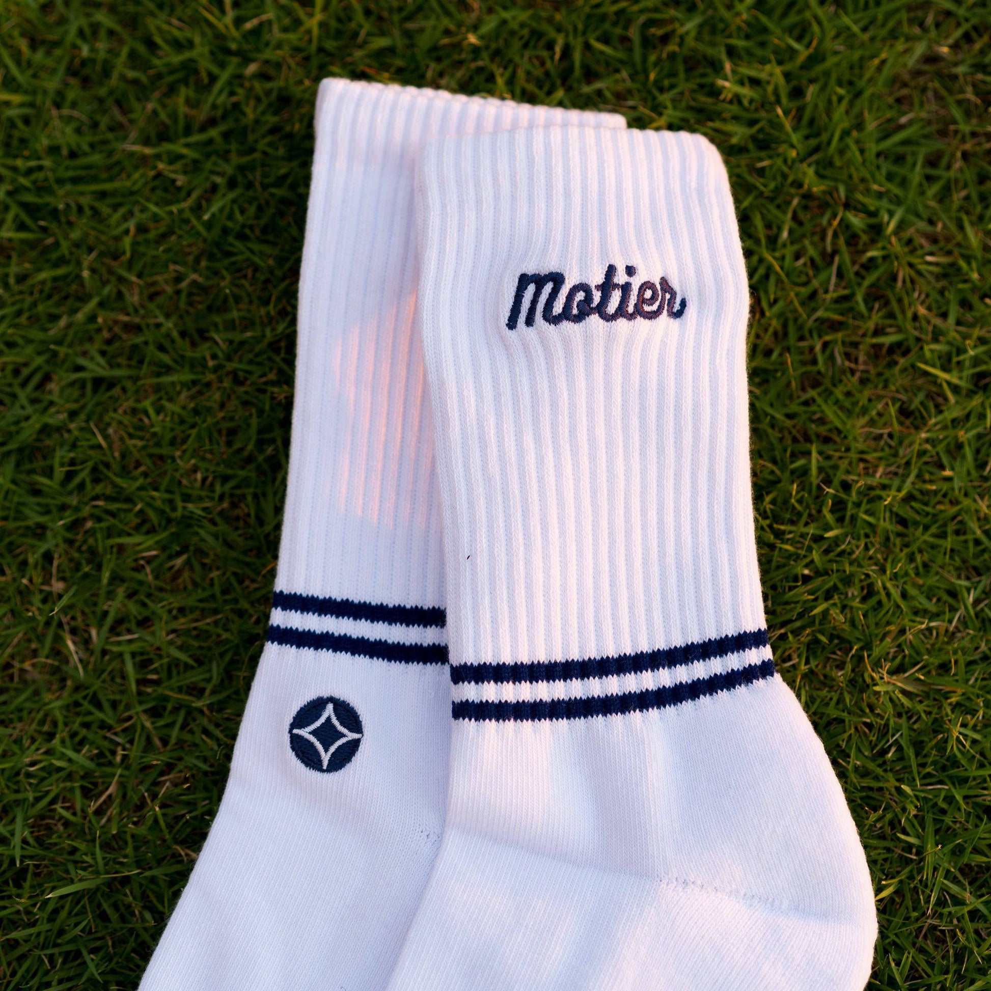 Pin Script Crew Socks (White/Navy) - Motier Lafayette 