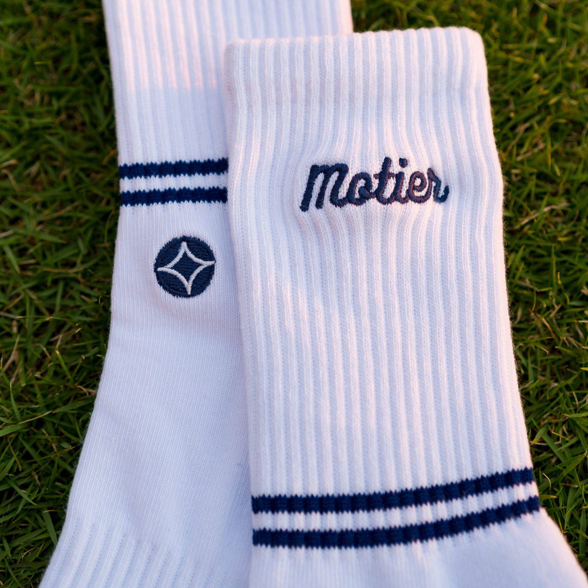 Pin Script Crew Socks (White/Navy) - Motier Lafayette 