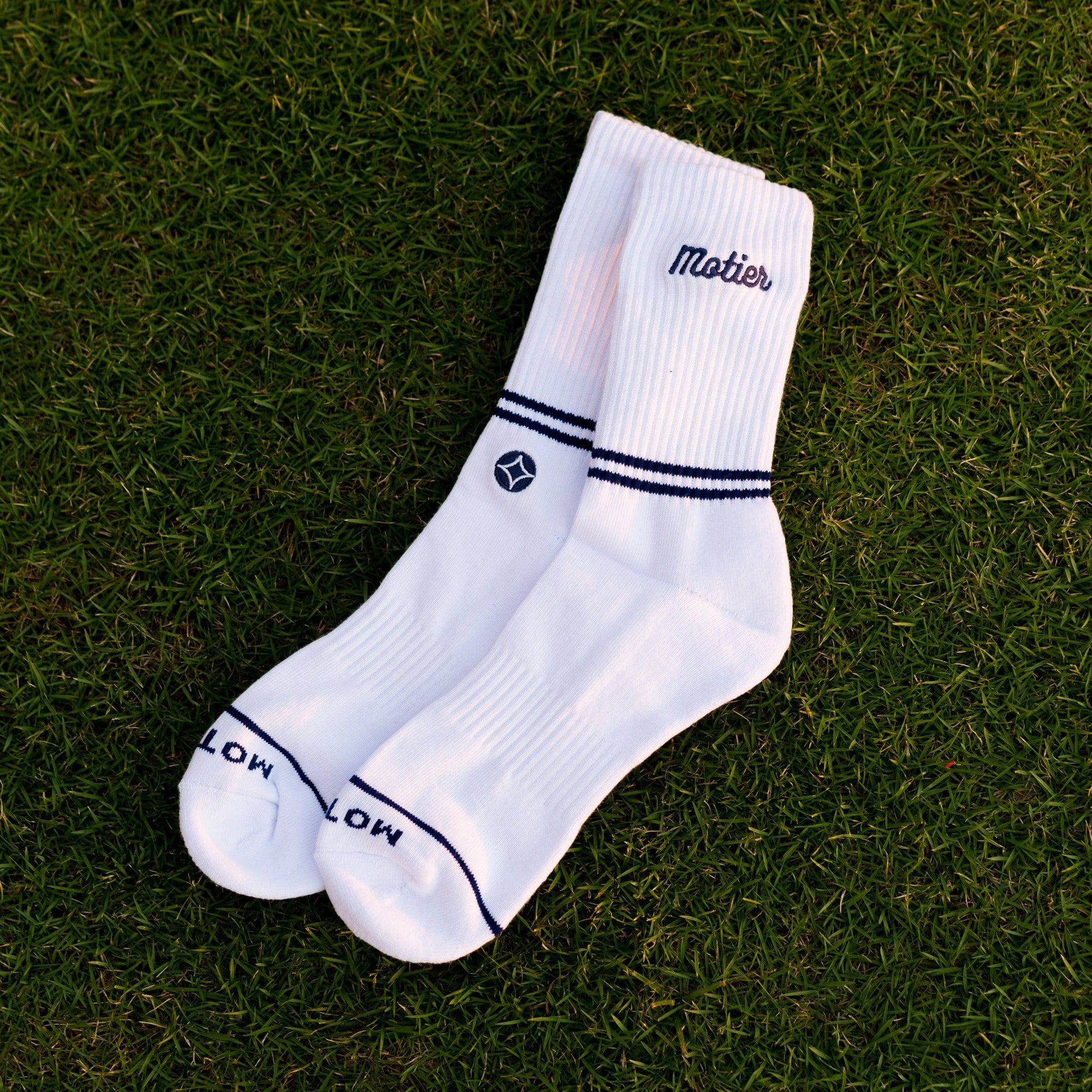 Pin Script Crew Socks (White/Navy) - Motier Lafayette 
