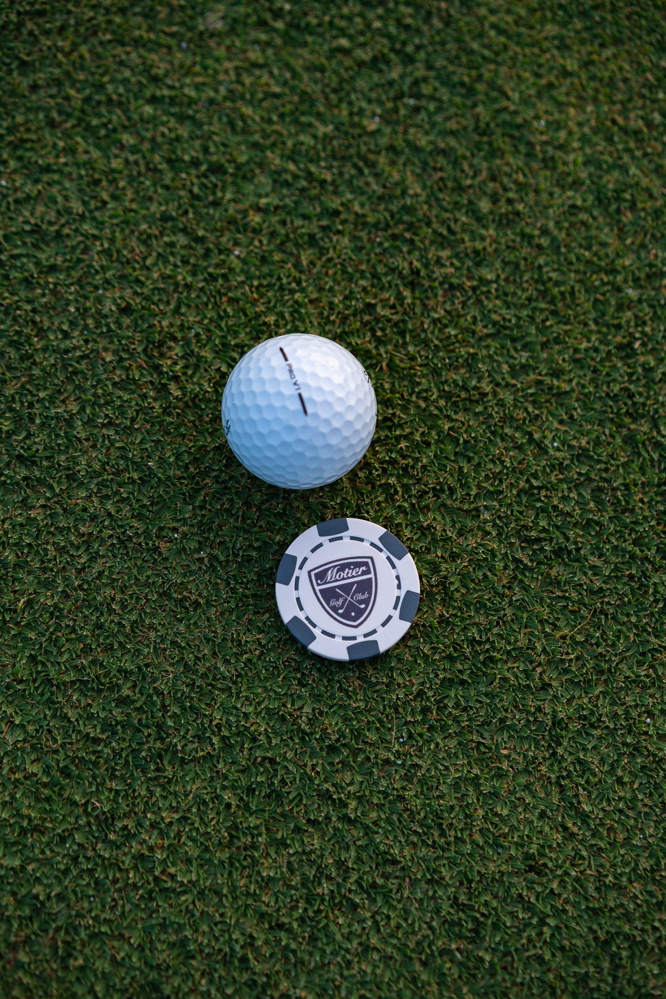 Motier Golf Club Ball Marker (Grey)