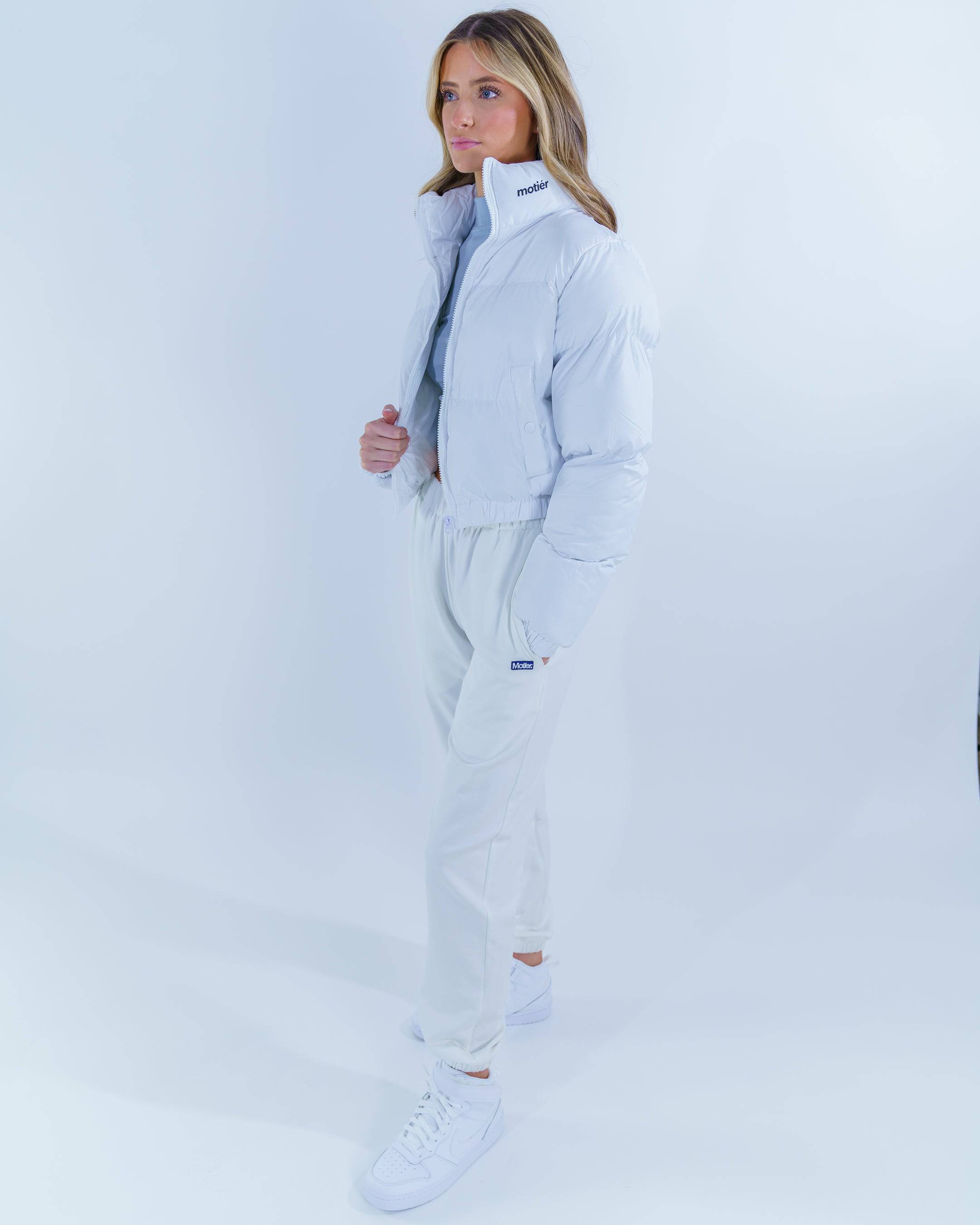 The Motier Women's Puffer (White) - Motier Lafayette 