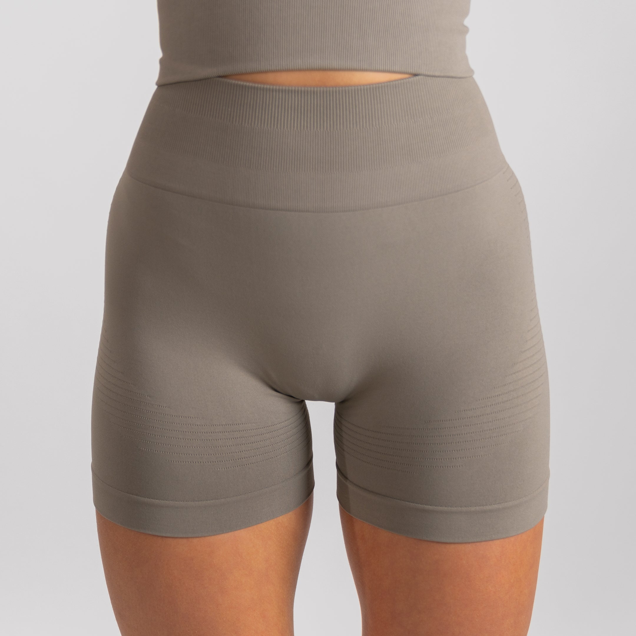 Seamless Sculptflex Biker Shorts (Mocha) - Motier Lafayette 