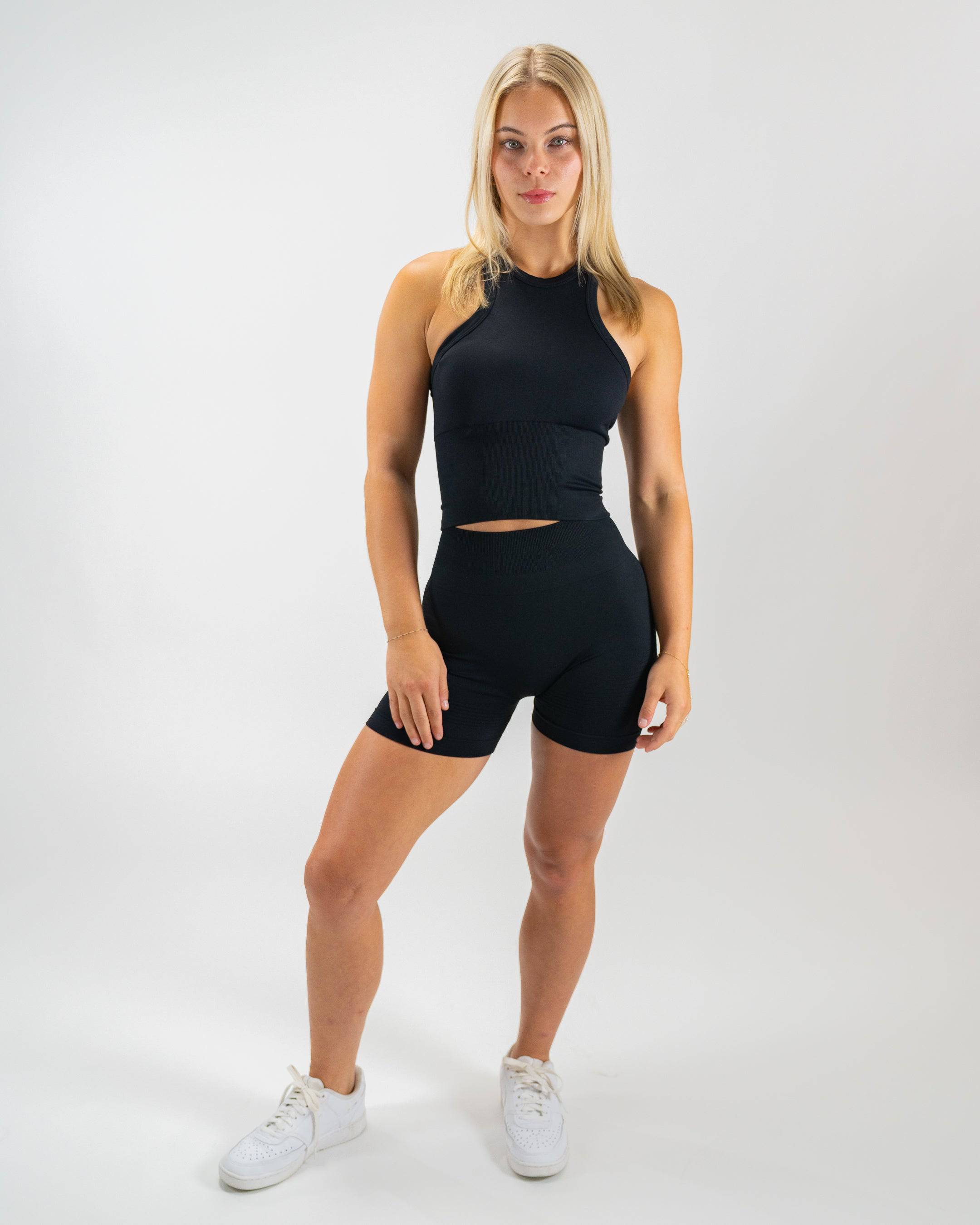 Seamless Racerback Sports Bra (Black) - Motier Lafayette 
