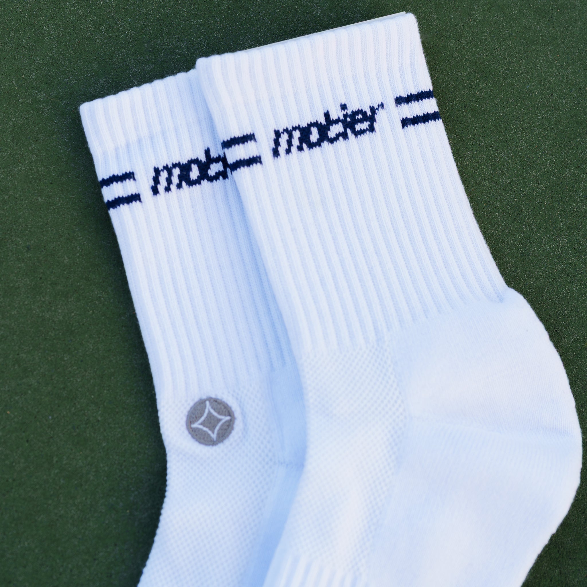Strive Quarter Socks (White/Navy)