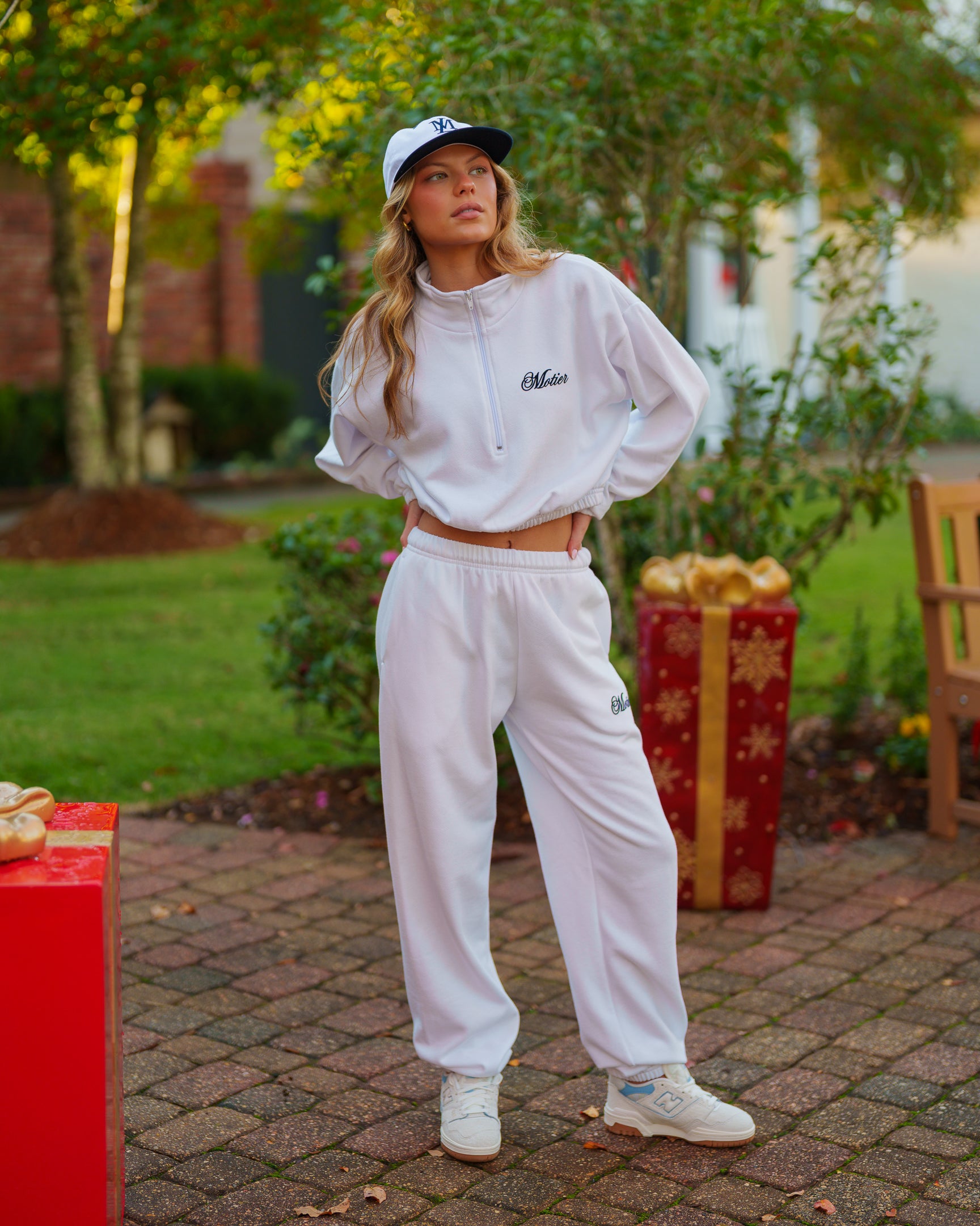 Grand Script Luxe Sweatpants (White)