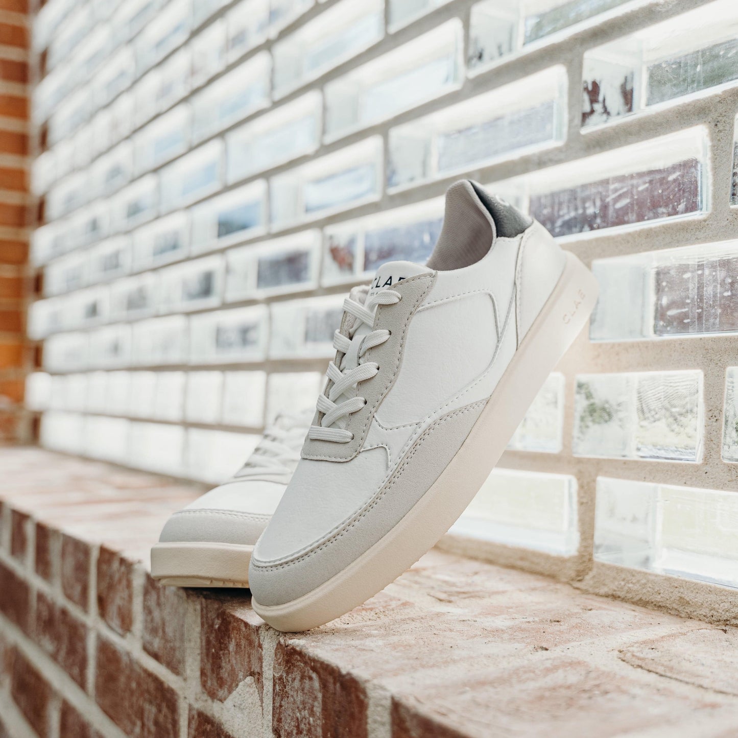 Clae Austin Vegan (White/Navy)