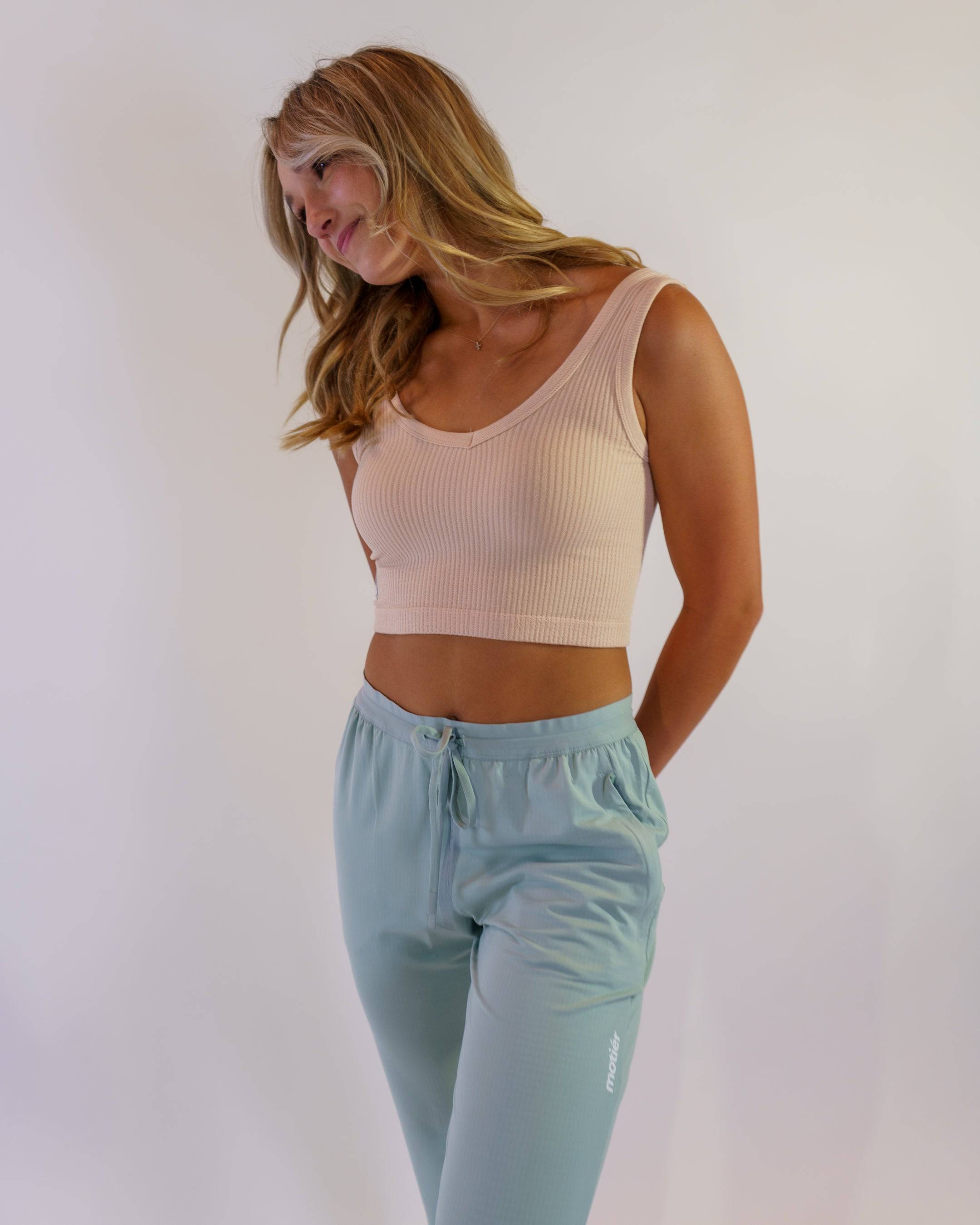 Ribbed V-Neck Seamless Tank (Apricot) - Motier Lafayette 